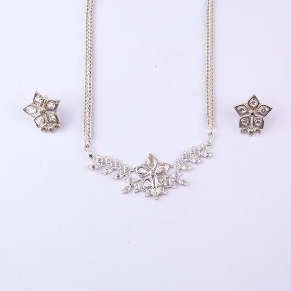 Silver jewelry set with leaf and flower design, adorned with clear stones, for jewelry sets
