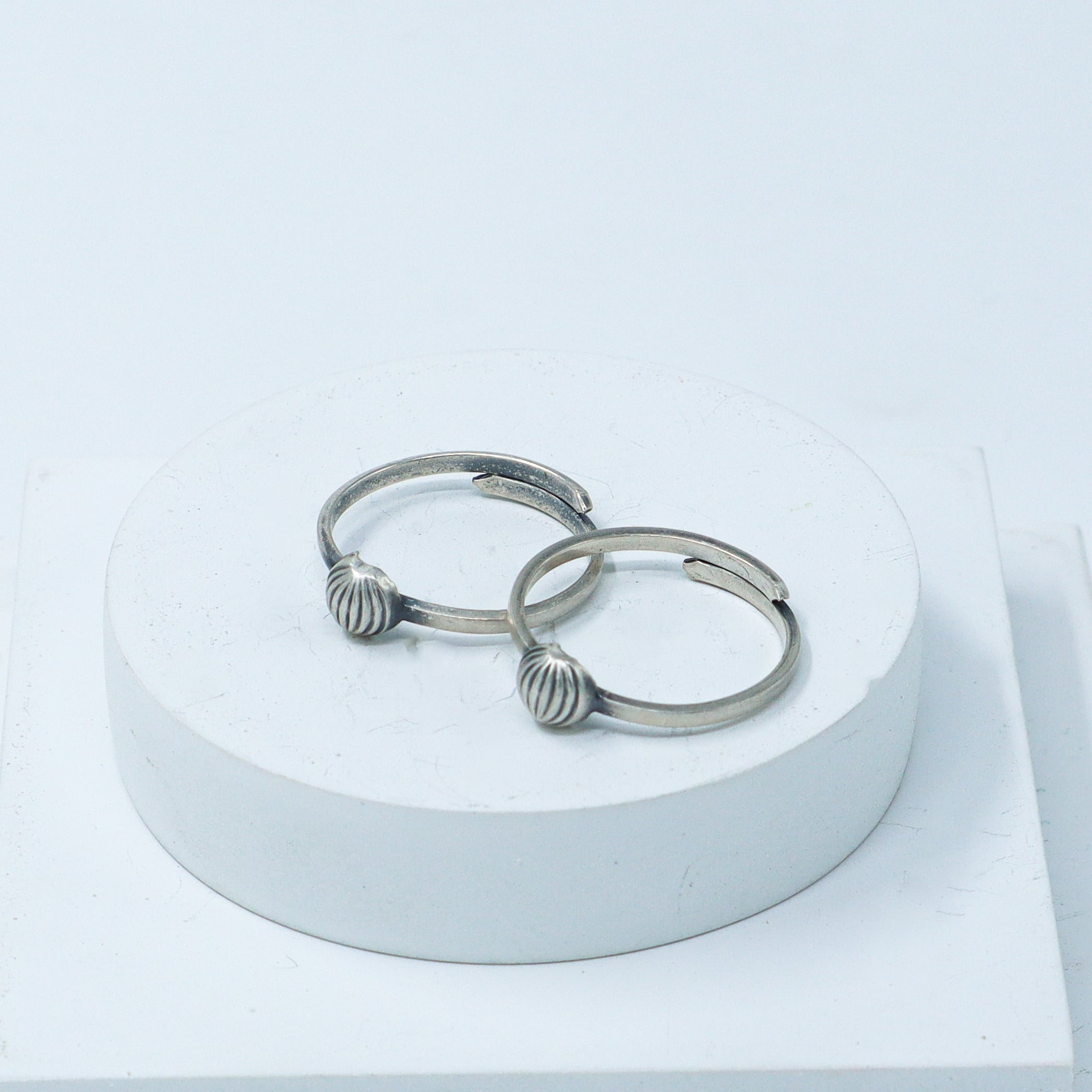Silver Adjustable Toe ring (Round textured)