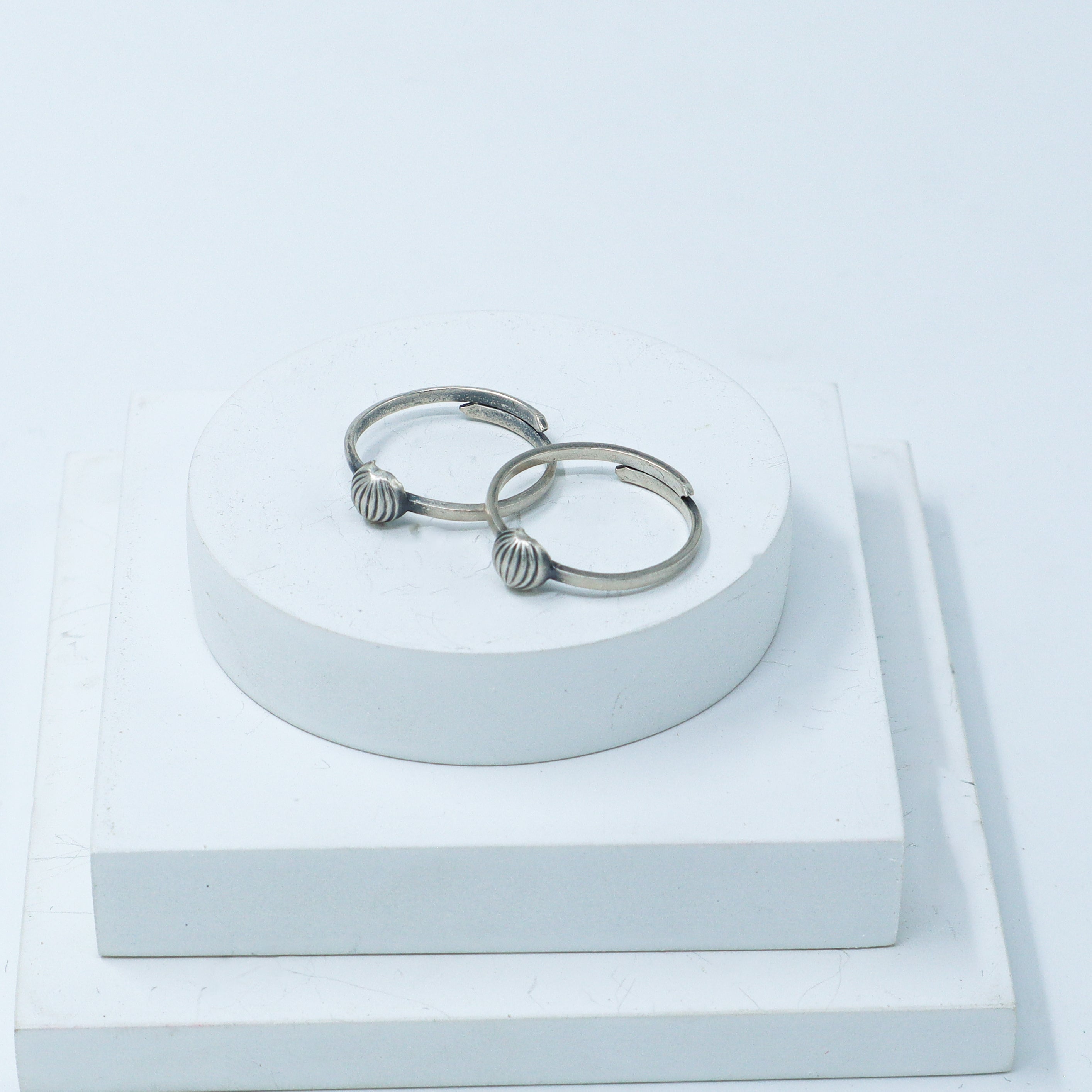 Silver Adjustable Toe ring (Round textured)