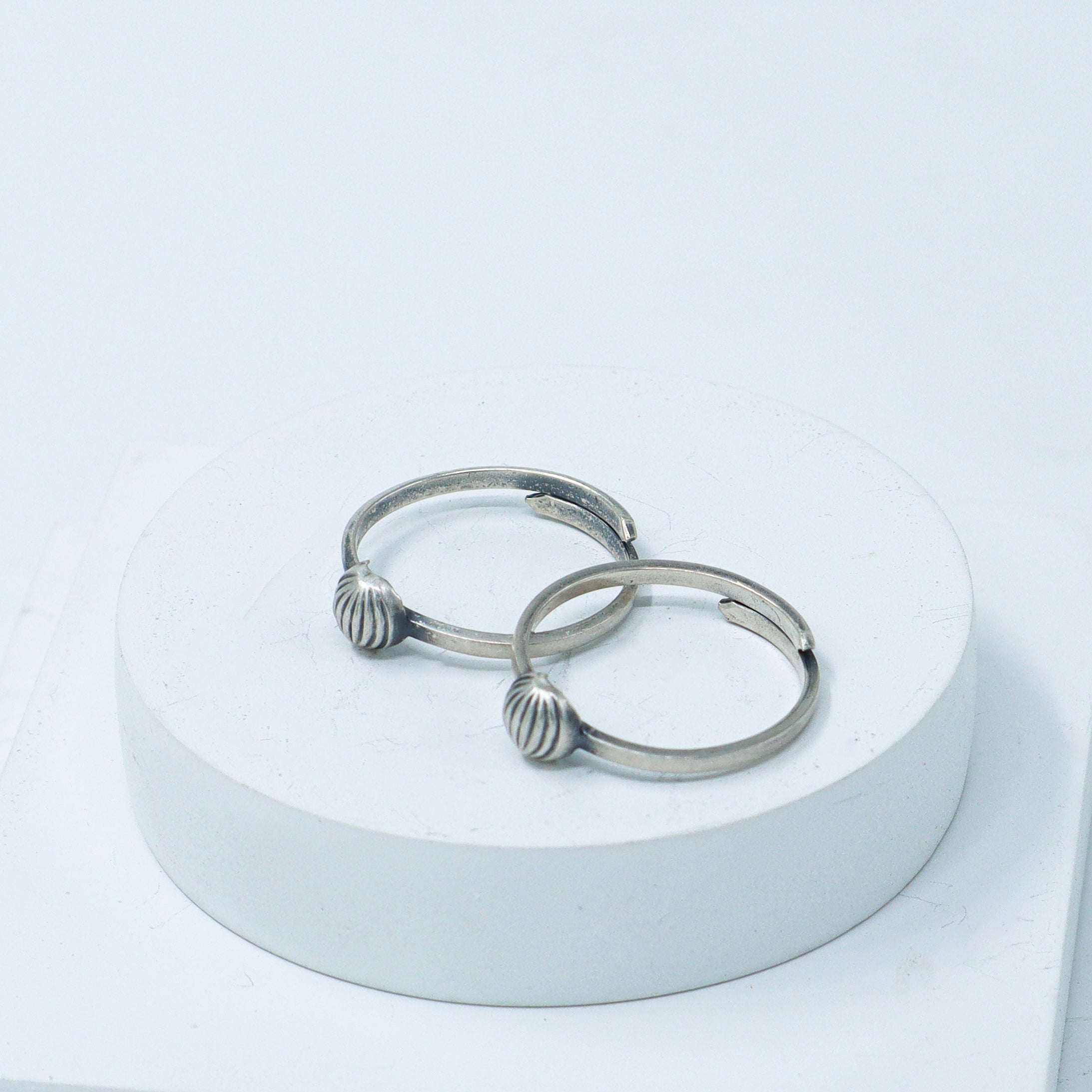 Silver Adjustable Toe ring (Round textured)