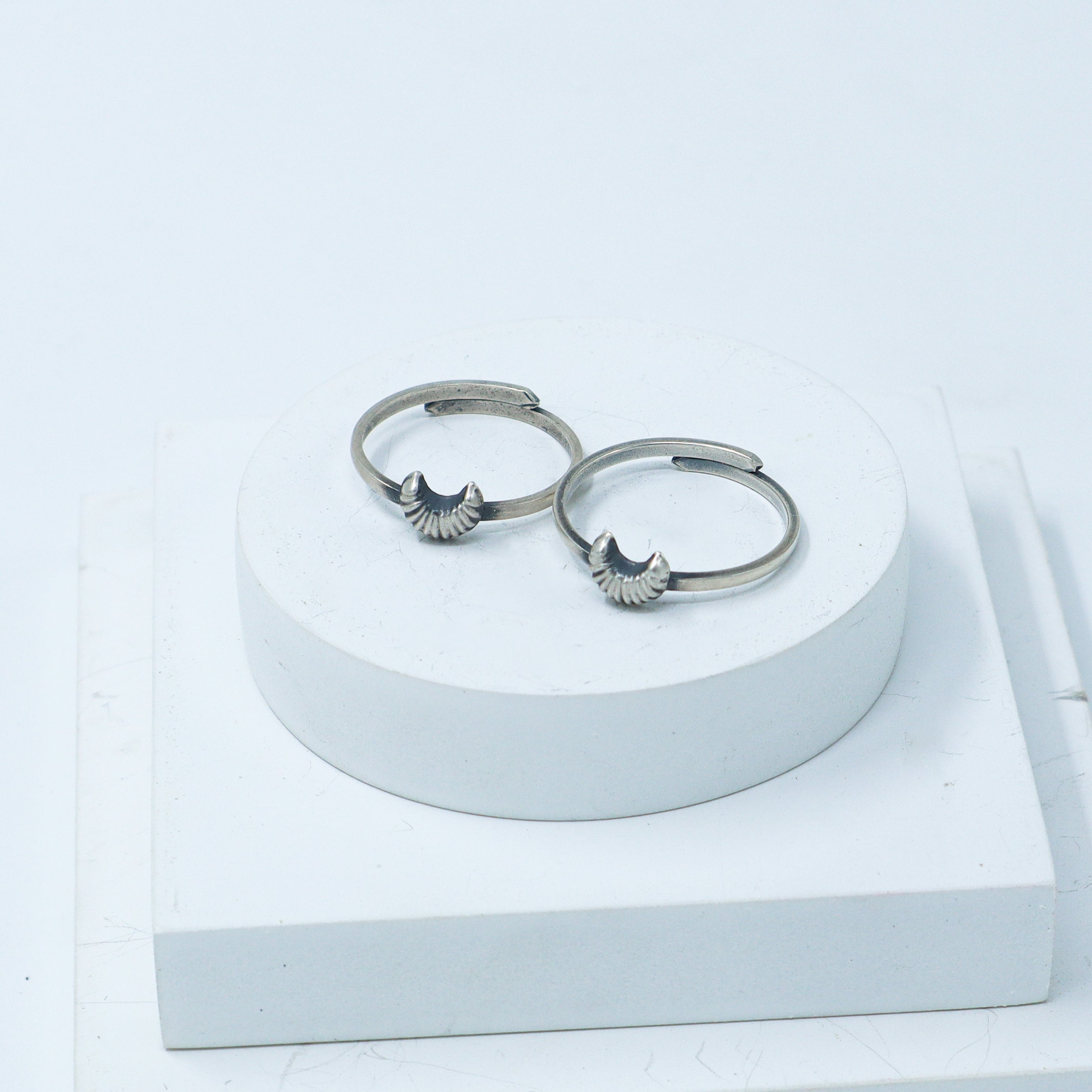 Silver Adjustable Toe ring (Big textured moon)