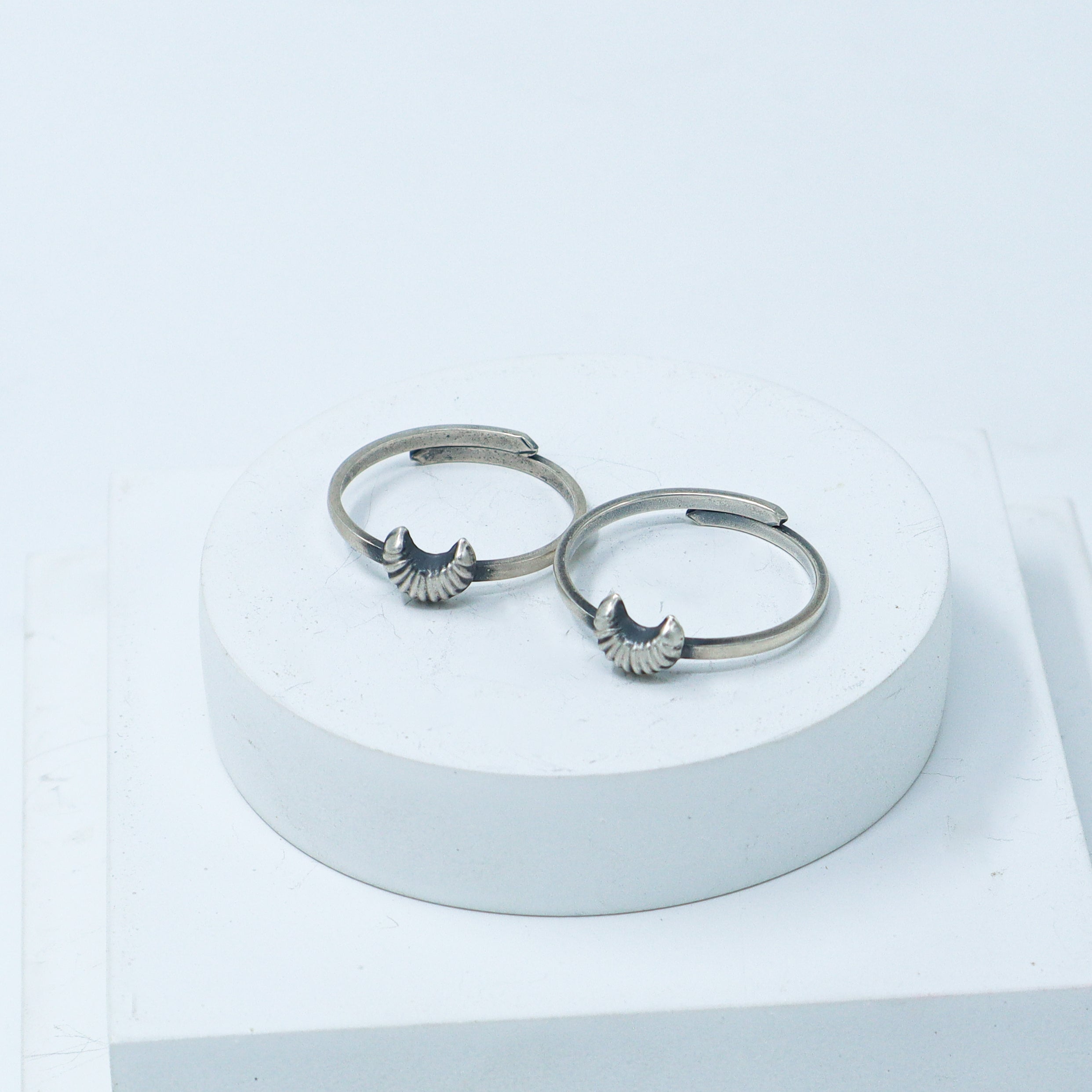 Silver Adjustable Toe ring (Big textured moon)