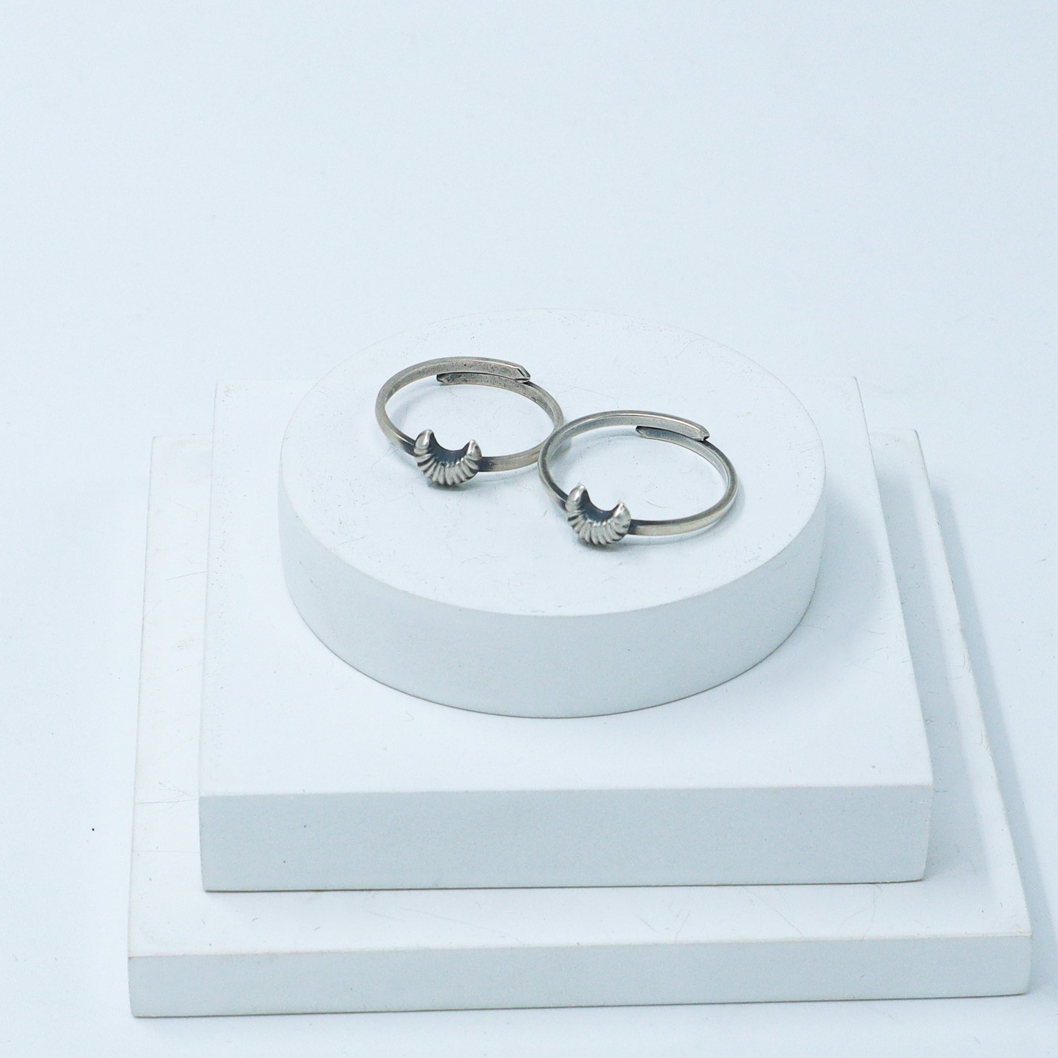 Silver Adjustable Toe ring (Big textured moon)