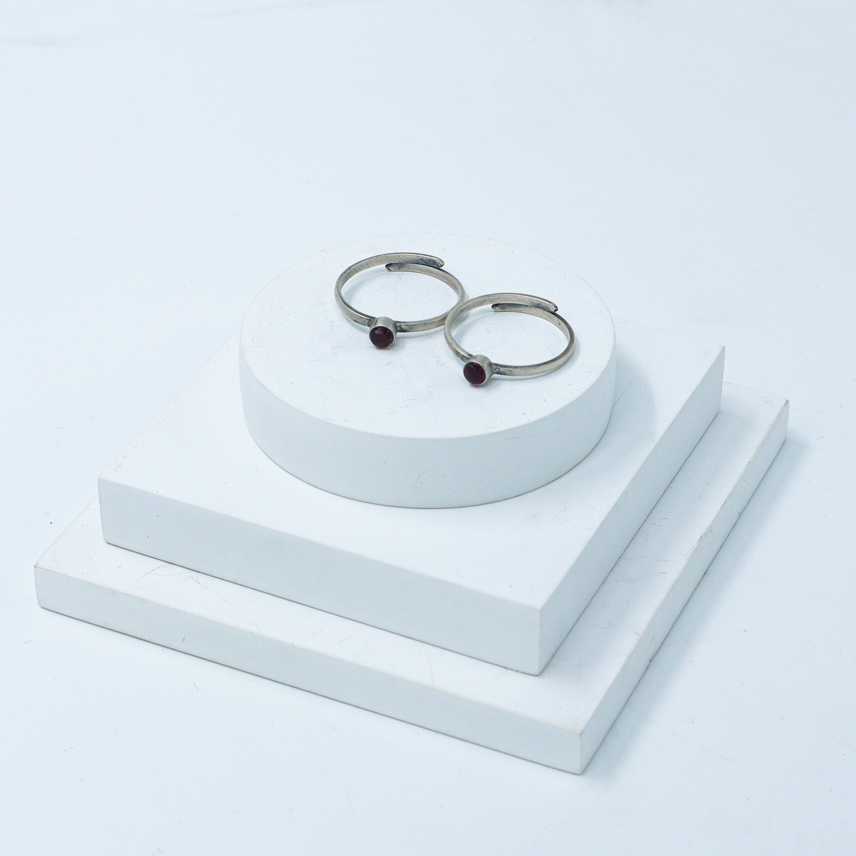 Silver Adjustable Toe ring (Round pink stone)