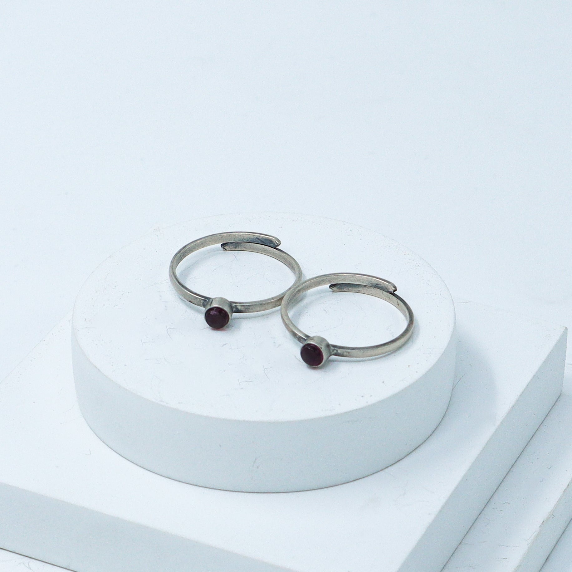 Silver Adjustable Toe ring (Round pink stone)