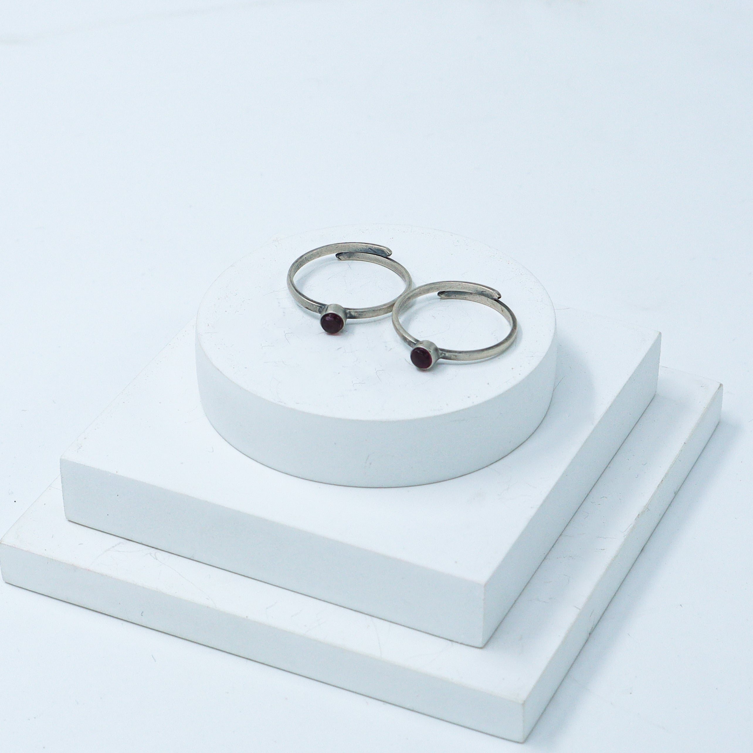 Silver Adjustable Toe ring (Round pink stone)