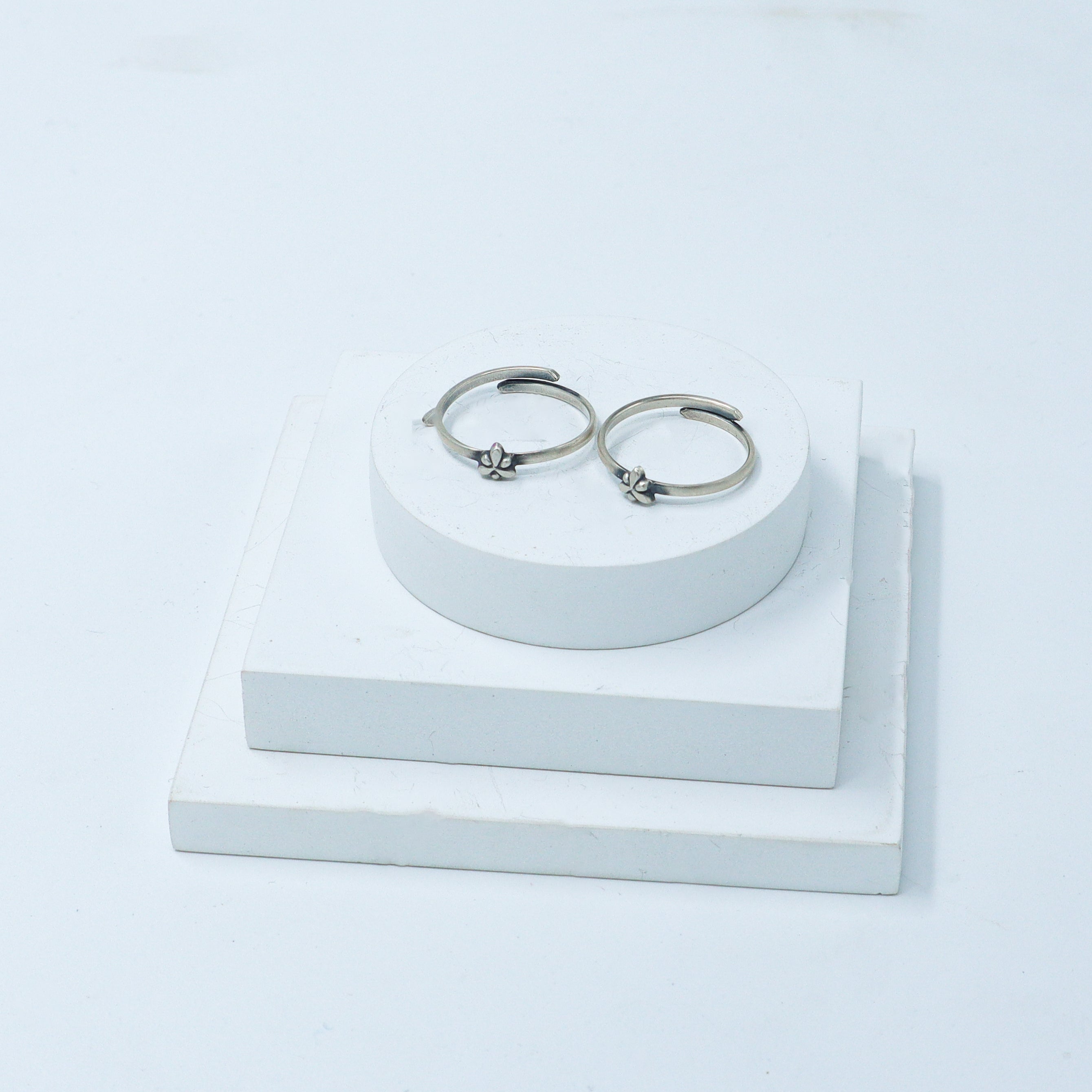 Tiny Silver Adjustable Toe ring (Floral nakshi)