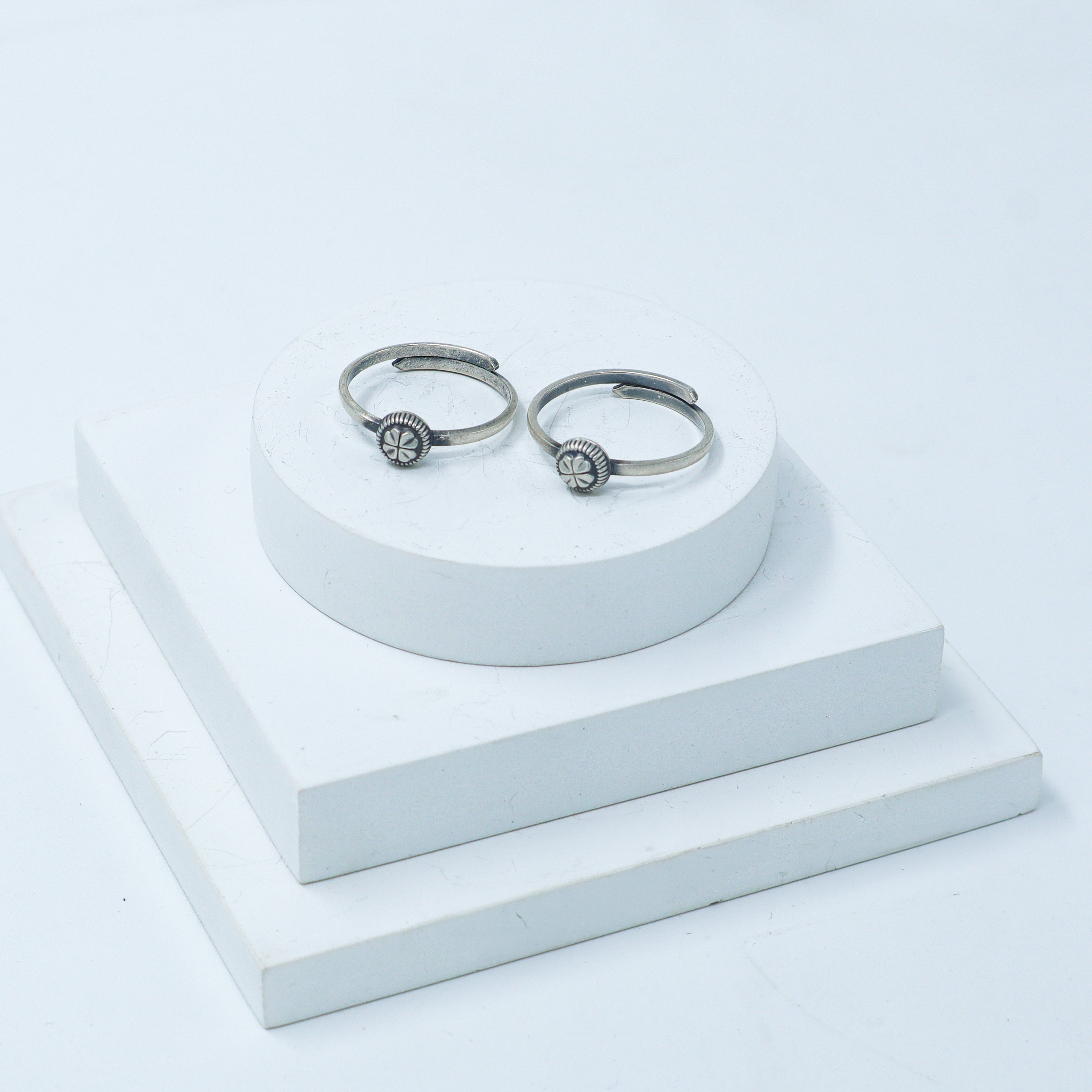 Silver Adjustable Toe ring (Floral)