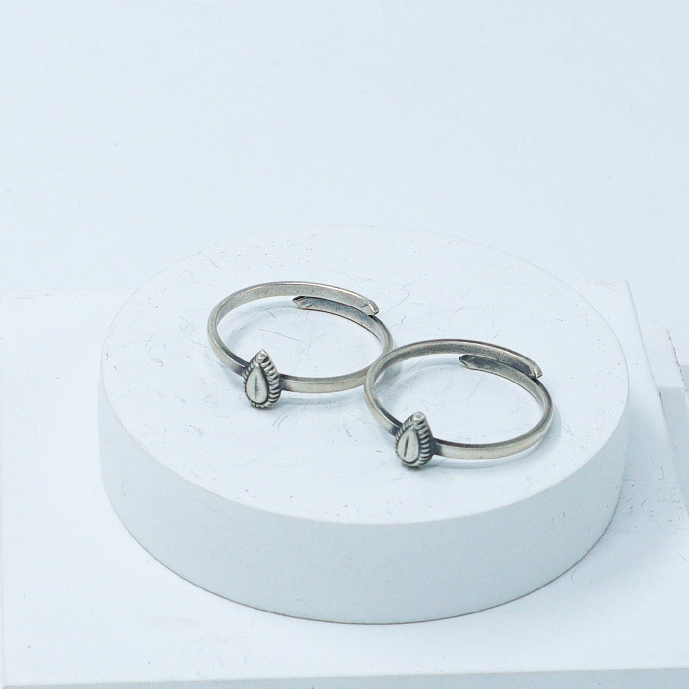 Tiny Silver Adjustable Toe ring (Drop)