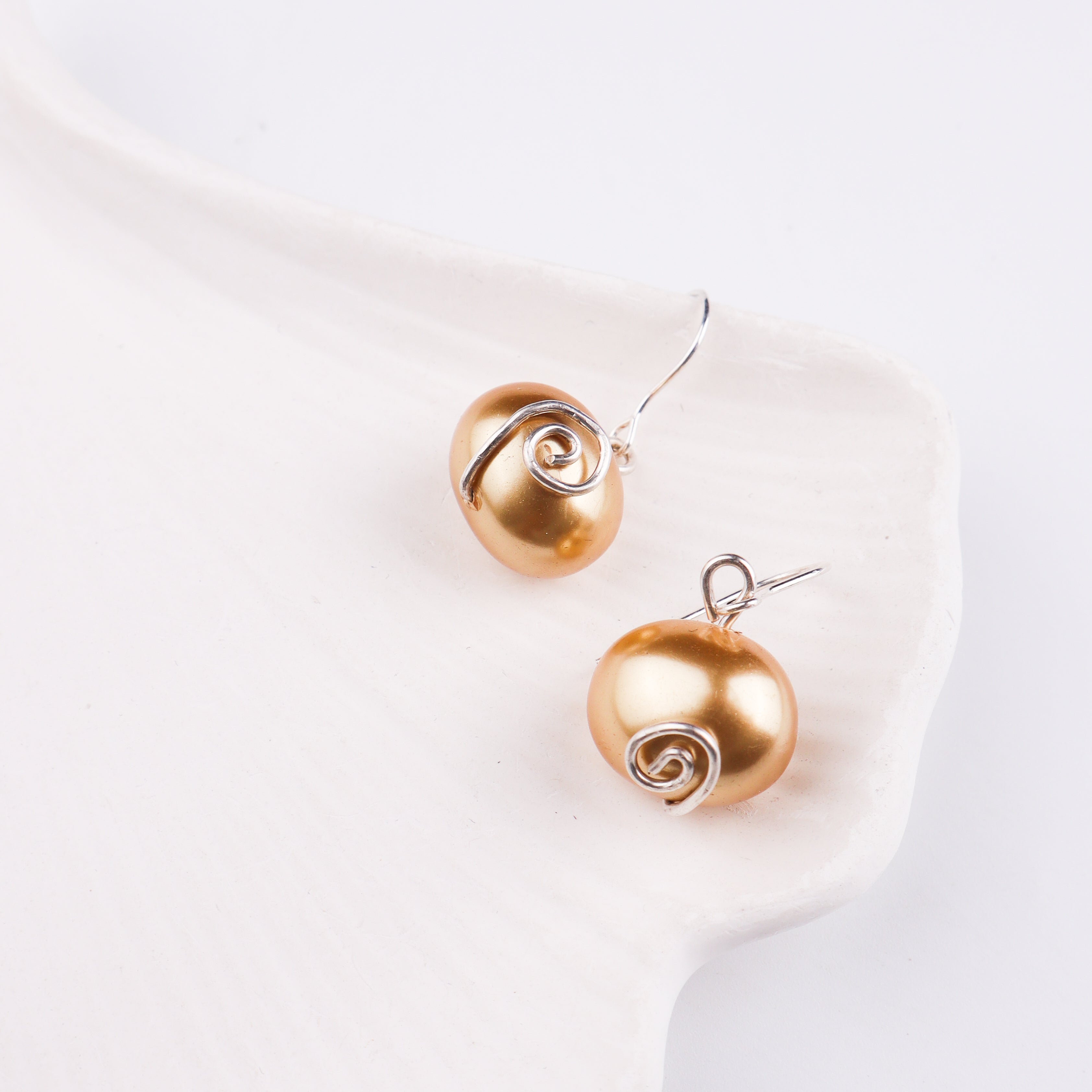 Silver wire earrings with pearls