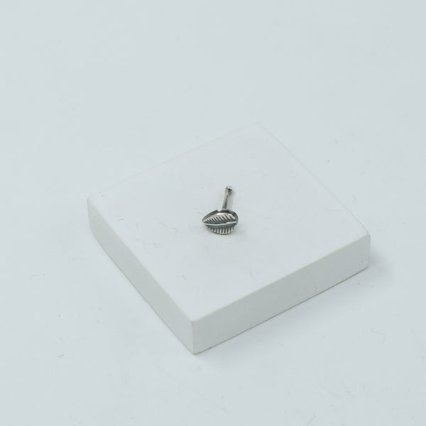 Silver Small Single Leaf Nose pin