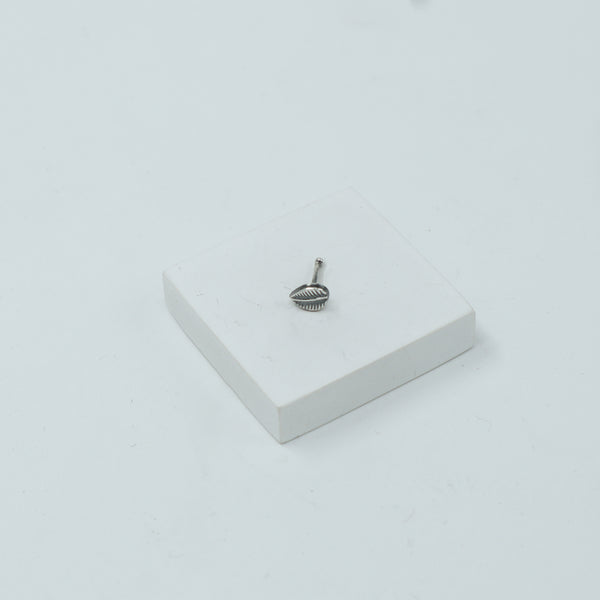Silver Small Single Leaf Nose pin