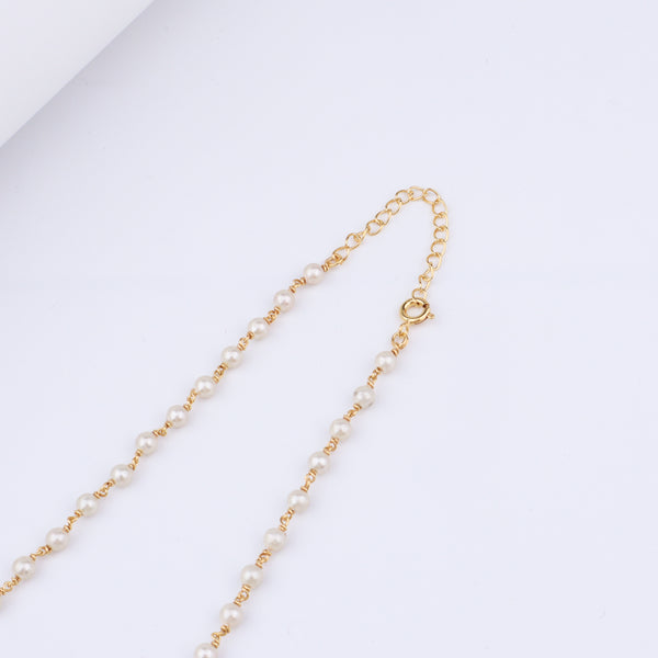 Pearl and gold chain necklace