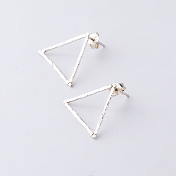 style hammered silver triangle earrings for office outfit