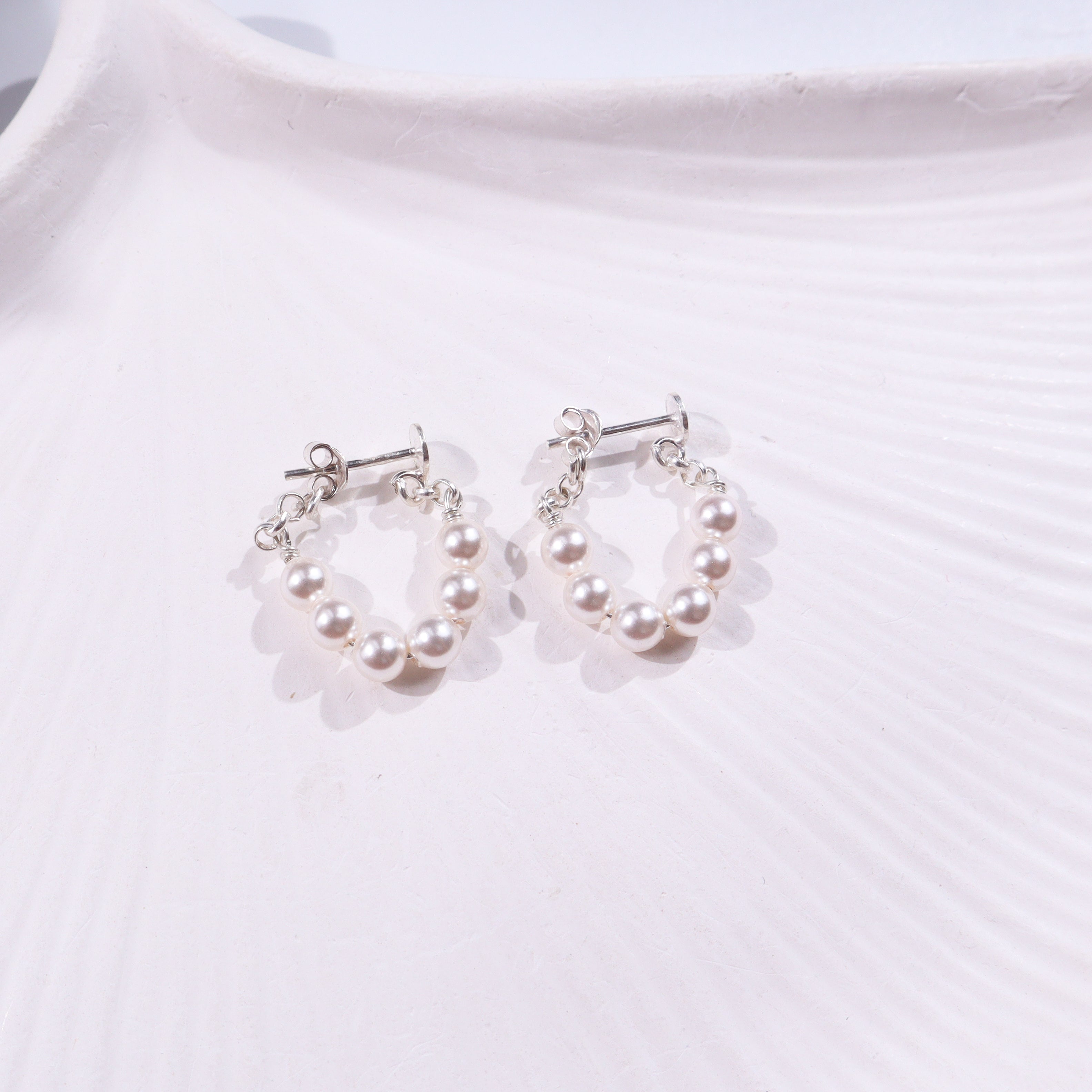 Pearl earrings with silver chain