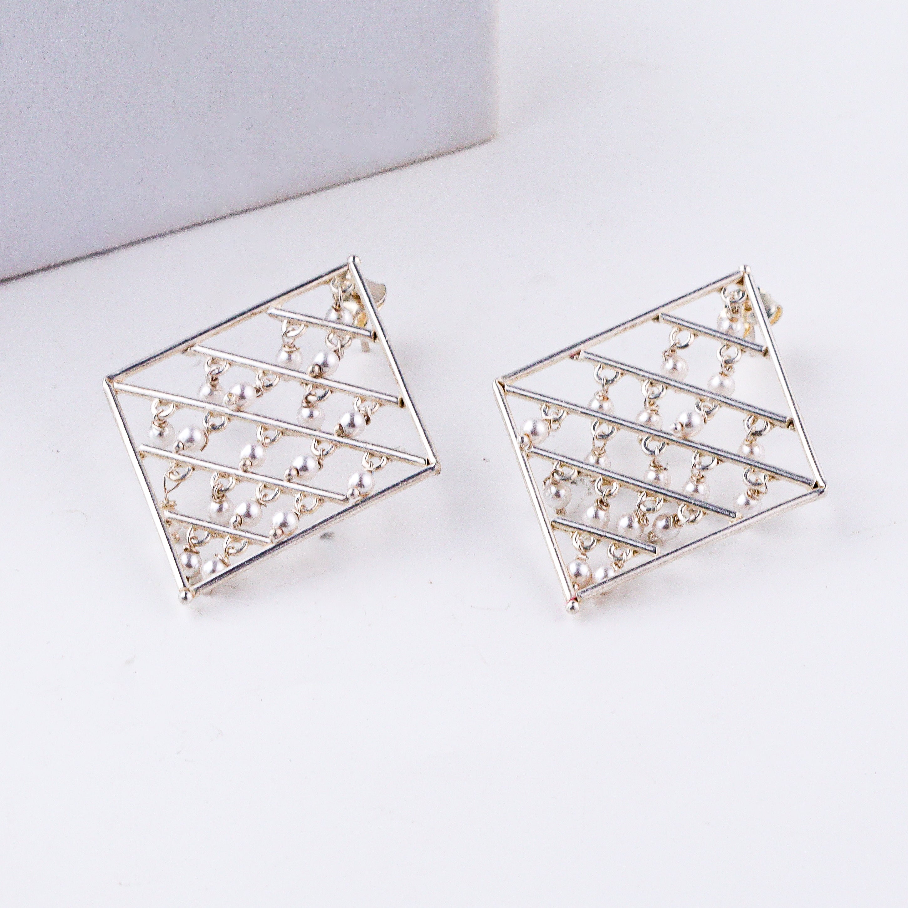 styling silver pearl earrings with contemporary outfit