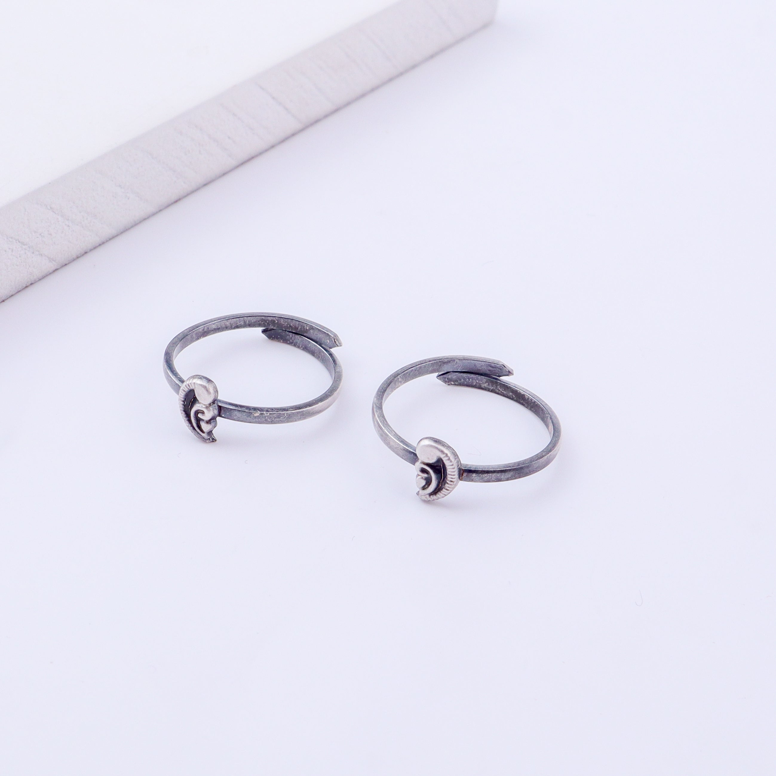 Tiny Silver Adjustable Peacock Toe Ring