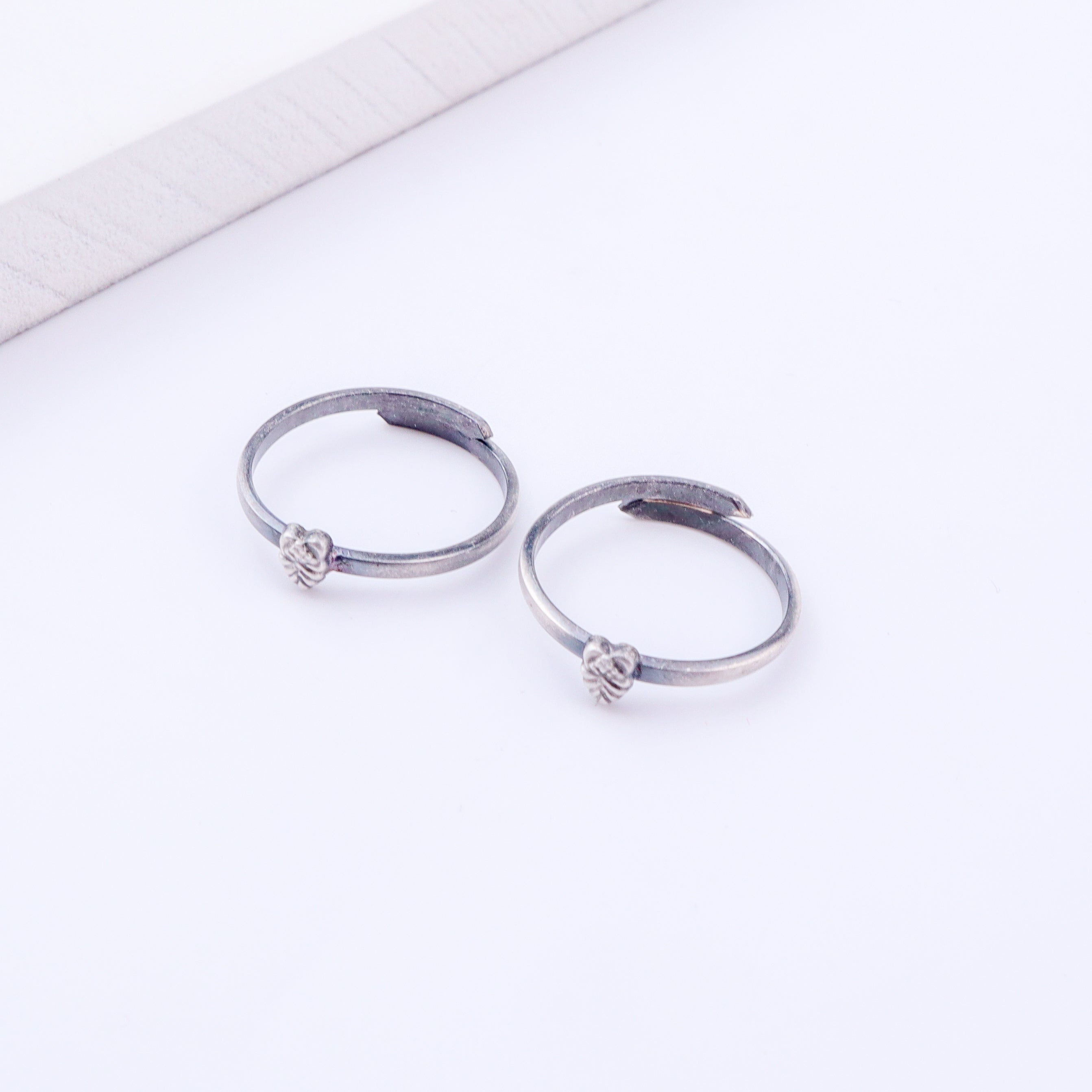 Tiny Silver Adjustable Textured Leaf Toe Ring