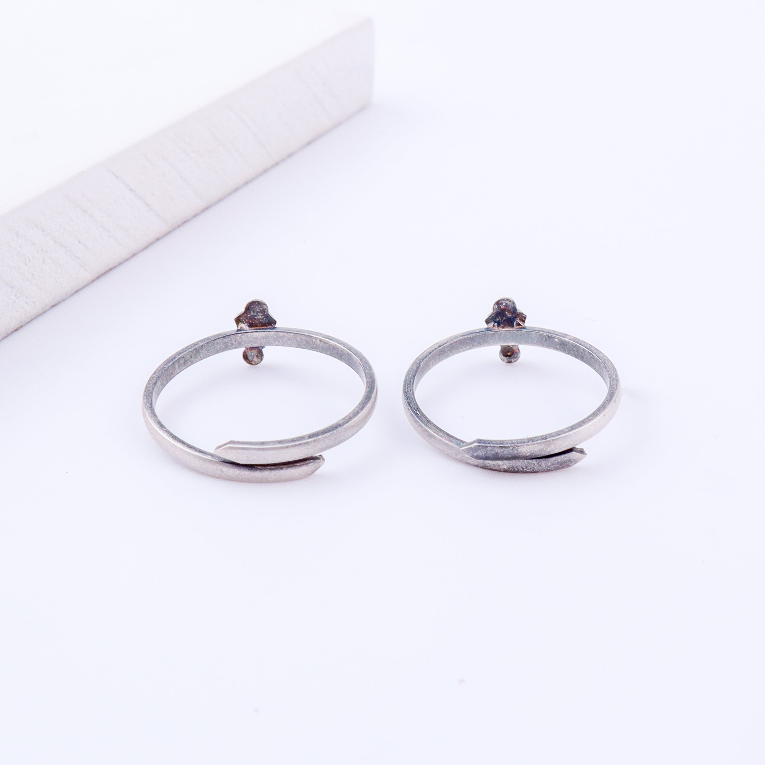 Tiny Silver Adjustable Leaf Toe Ring