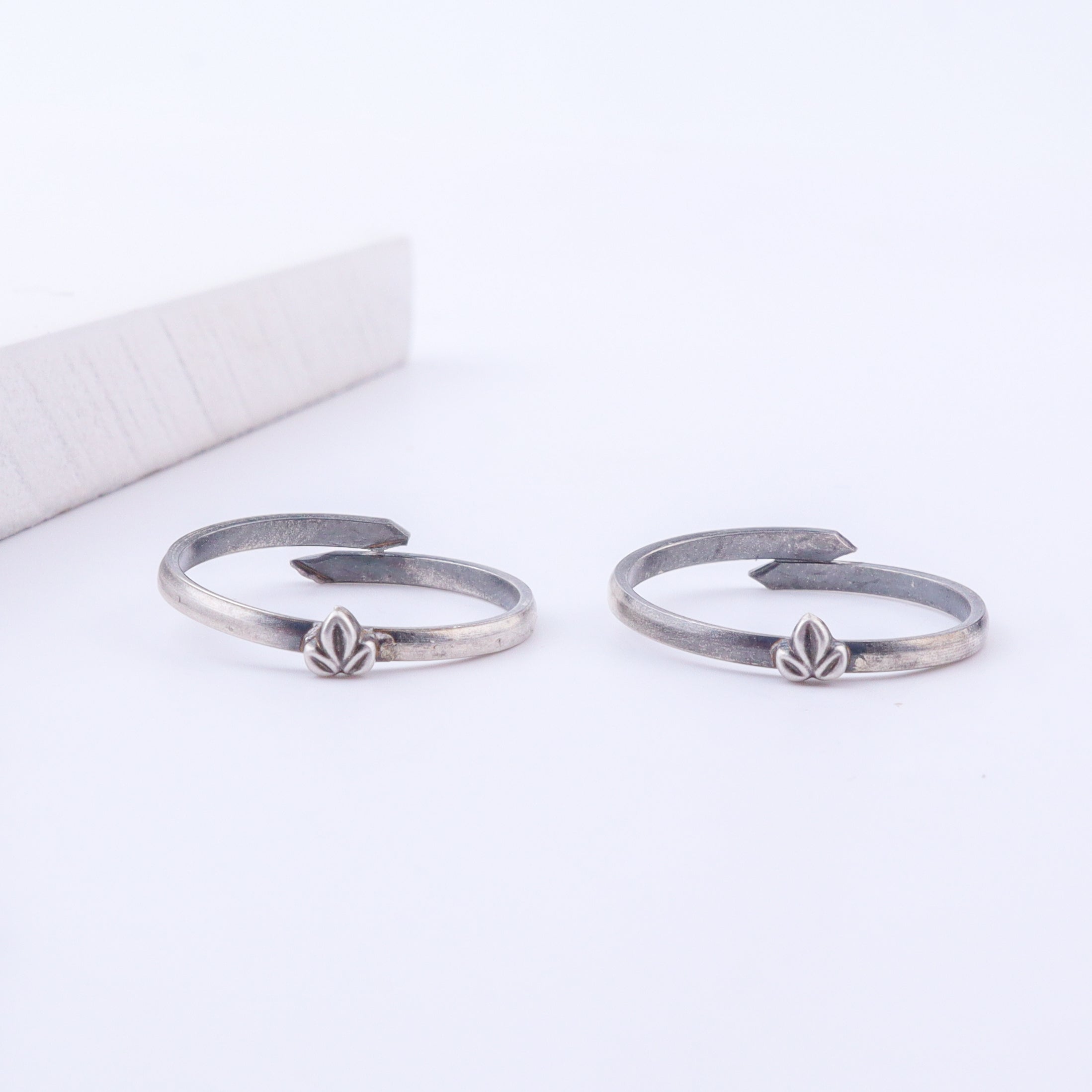 Tiny Silver Adjustable Trillium Toe Ring