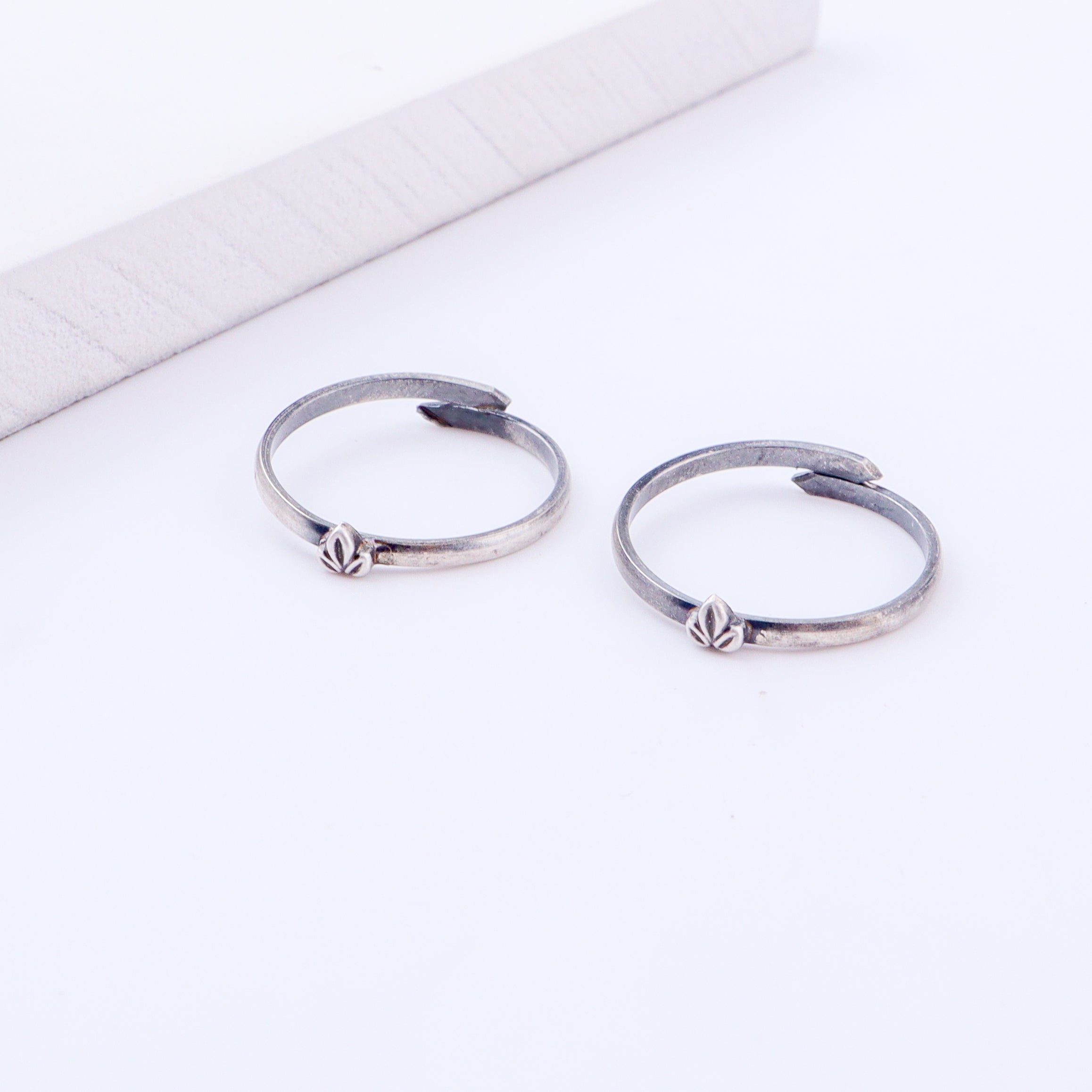 Tiny Silver Adjustable Trillium Toe Ring