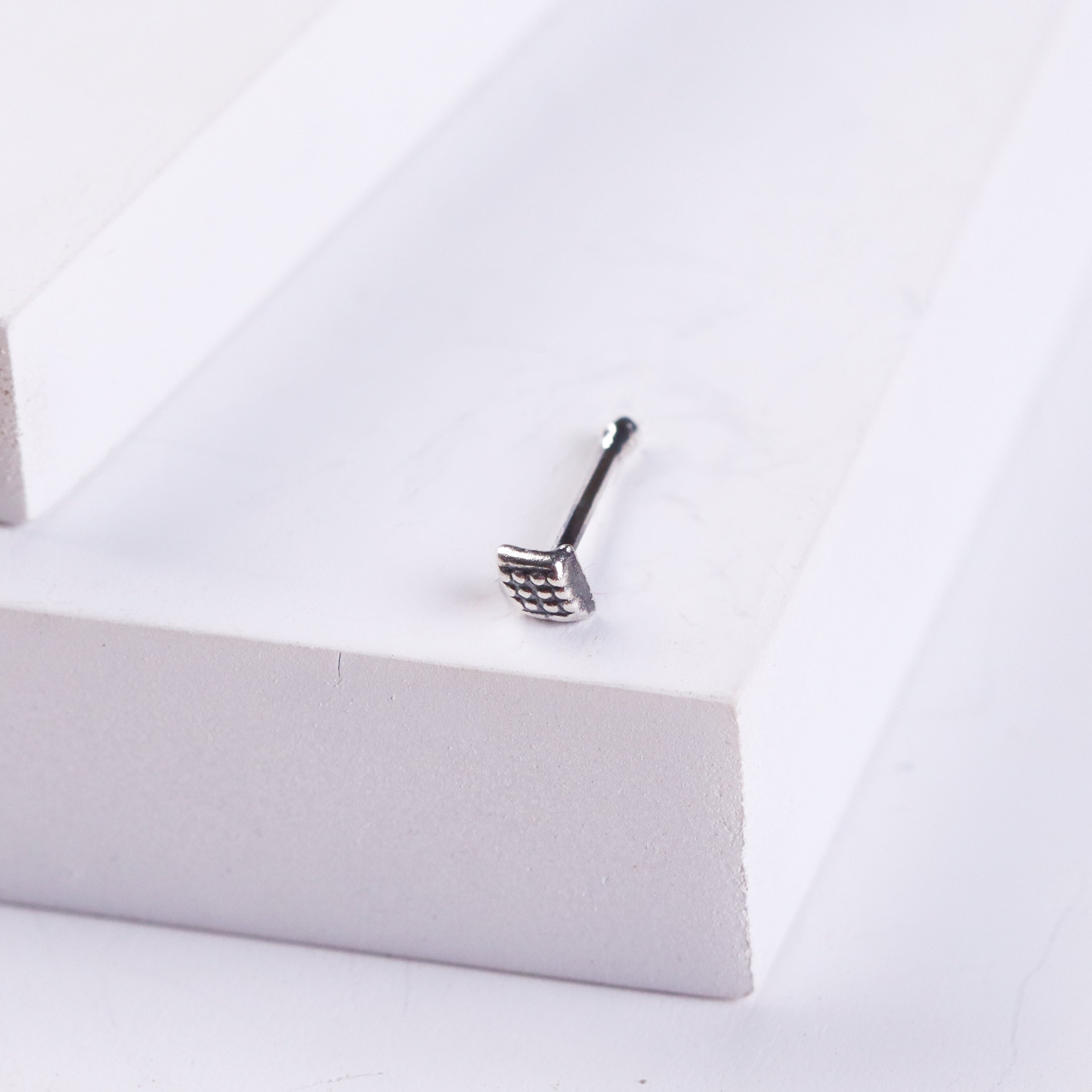 Silver Dotted Diamond Nose pin