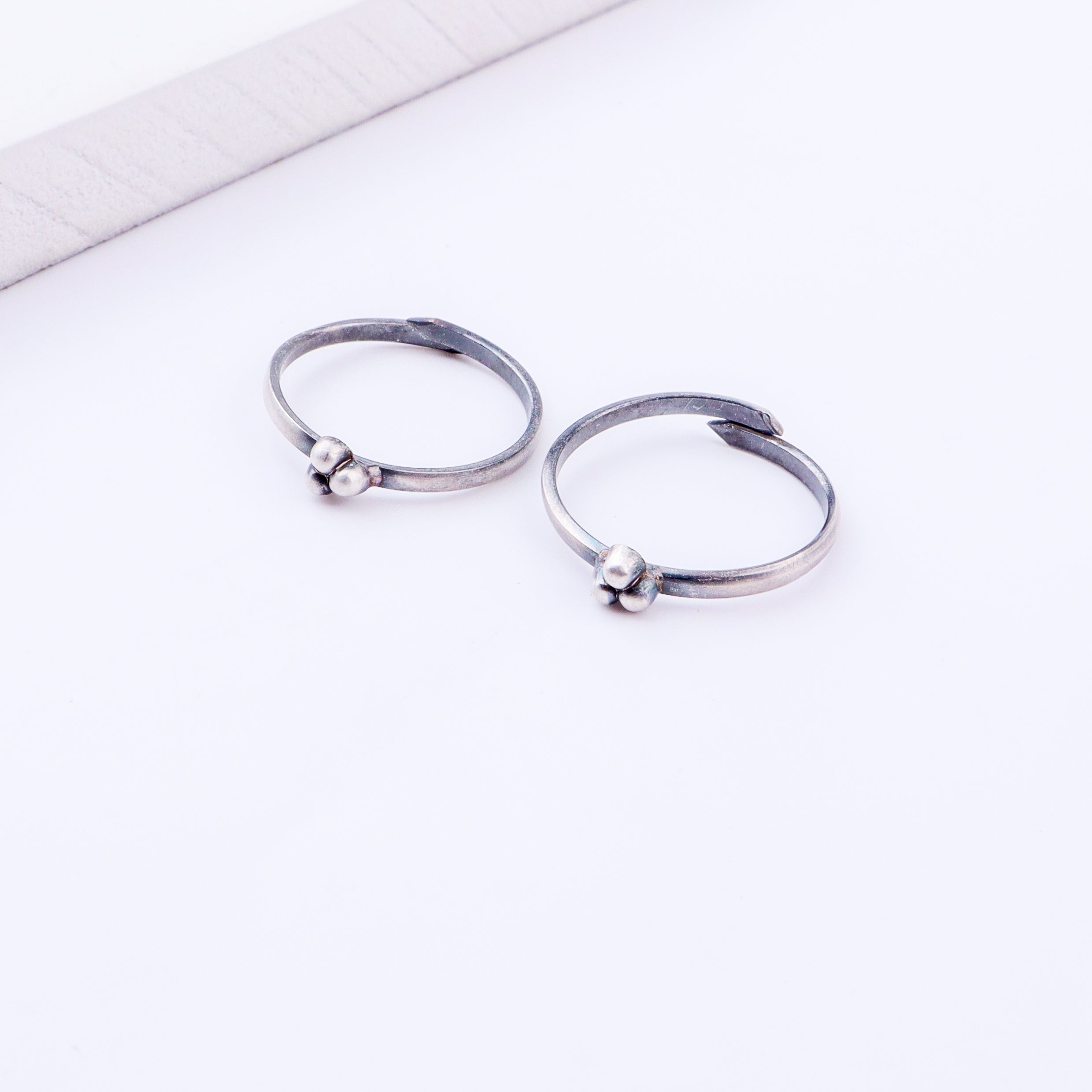 Tiny Silver Adjustable Dotted Toe Ring