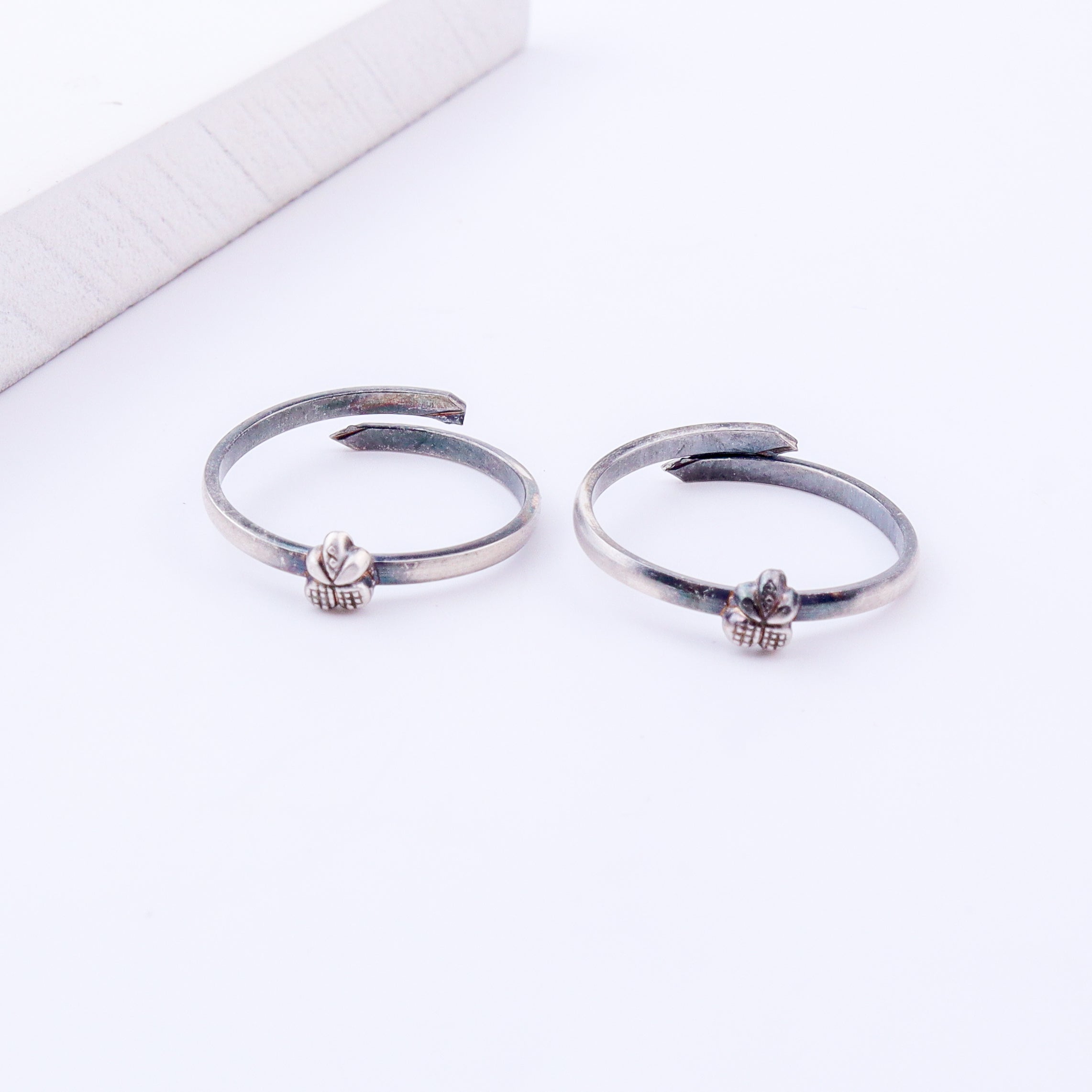 Tiny Silver Adjustable Textured Leaf Toe Ring
