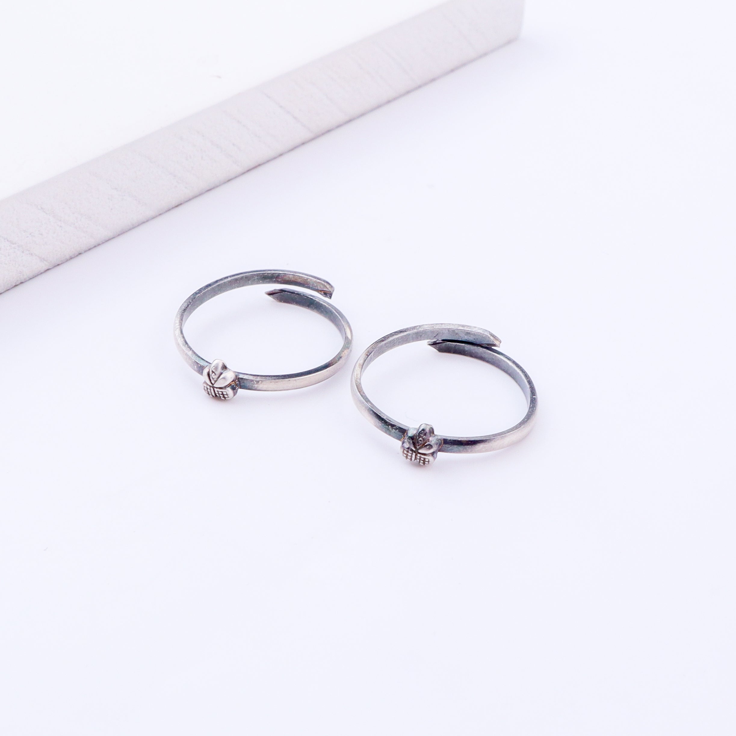 Tiny Silver Adjustable Textured Leaf Toe Ring