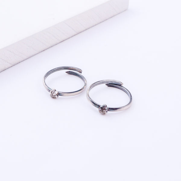 Tiny Silver Adjustable Textured Leaf Toe Ring