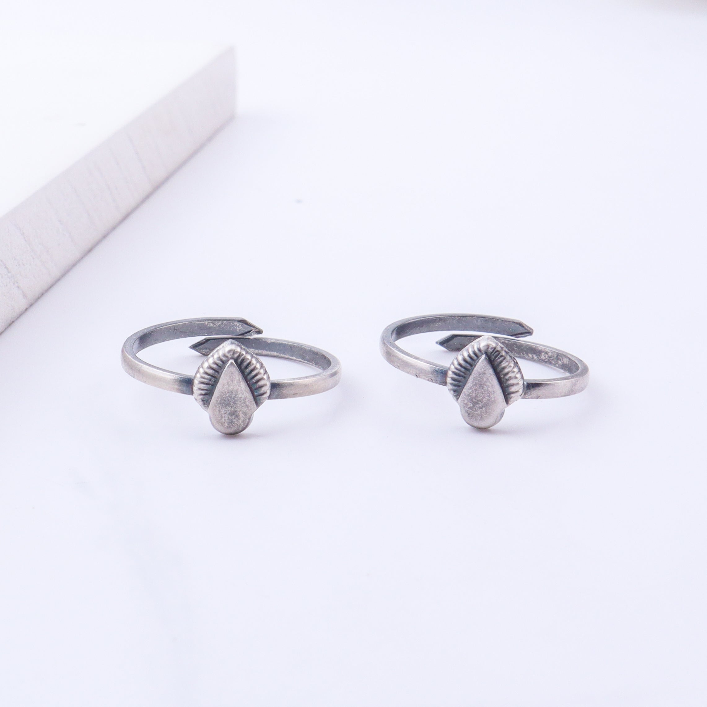 Tiny Silver Adjustable Leaf Toe Ring