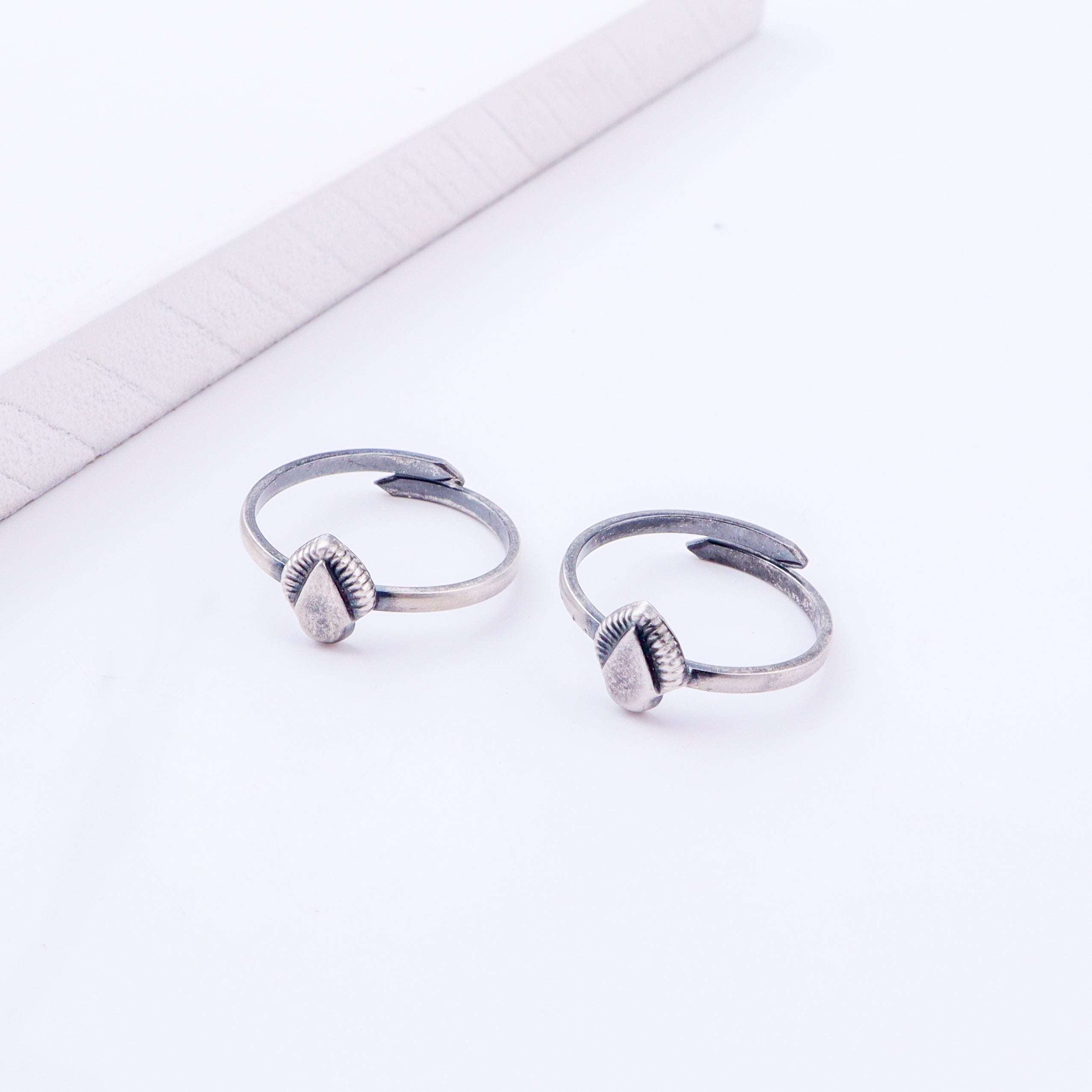 Tiny Silver Adjustable Leaf Toe Ring
