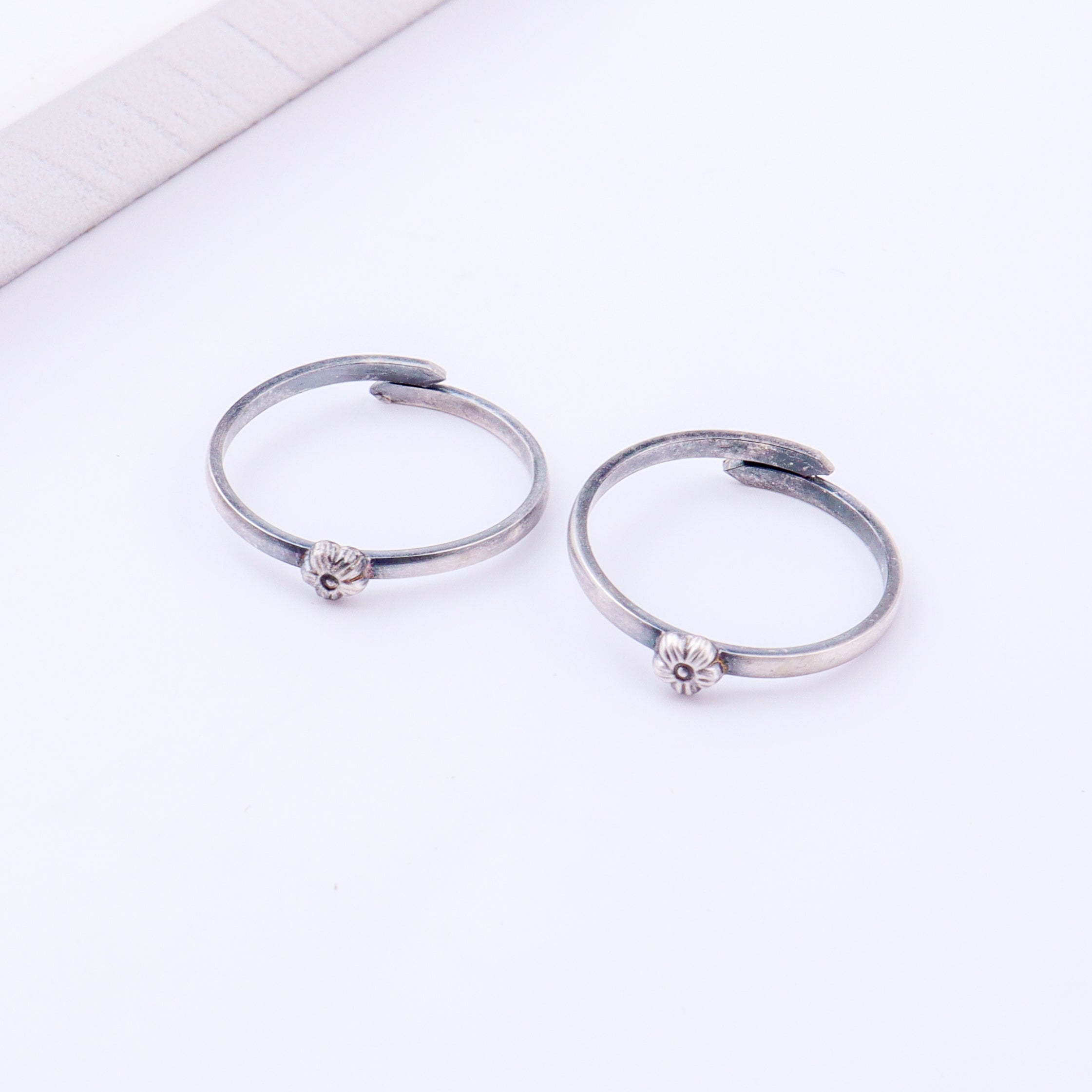 Tiny Silver Adjustable Flower Toe Ring