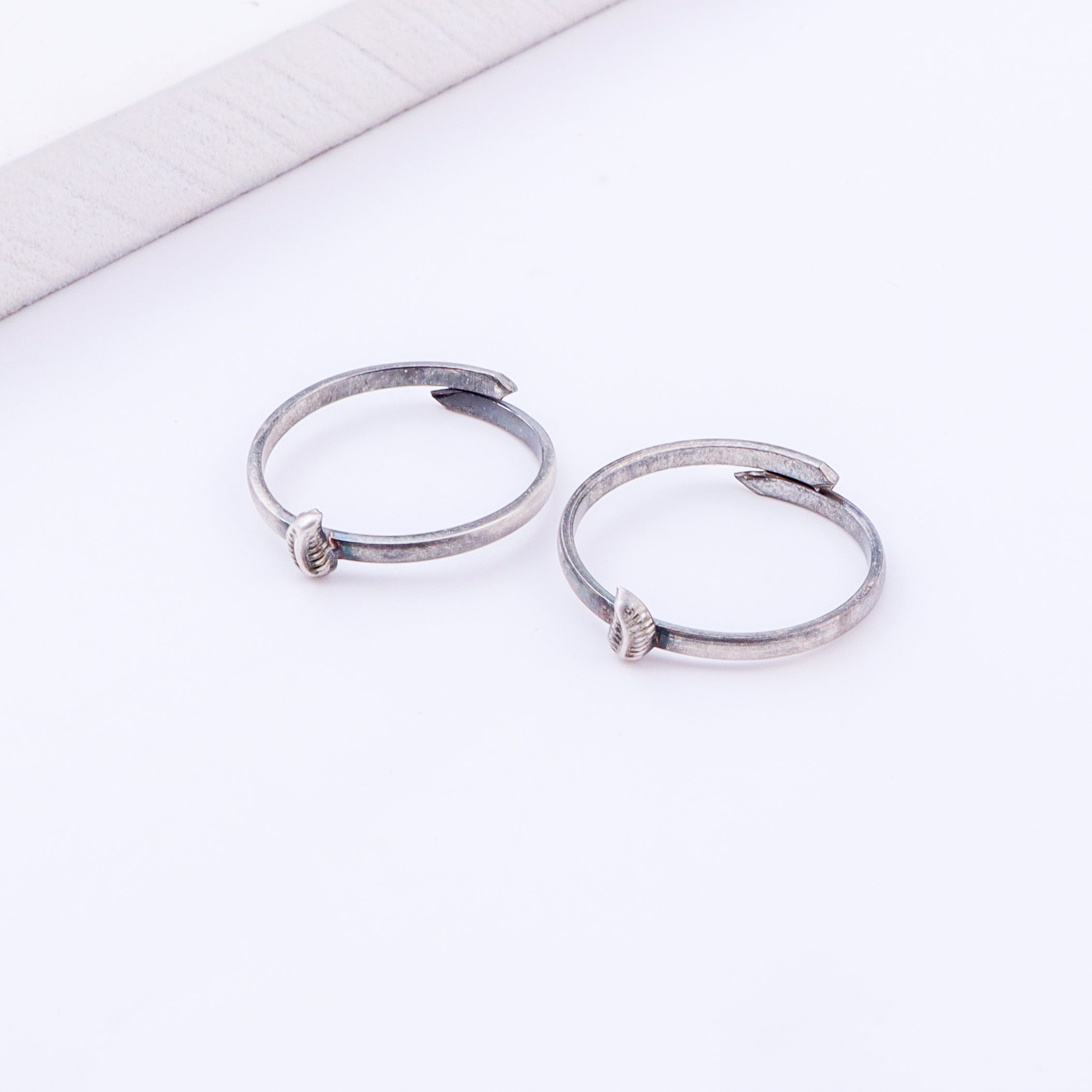 Tiny Silver Adjustable Leaf Toe Ring