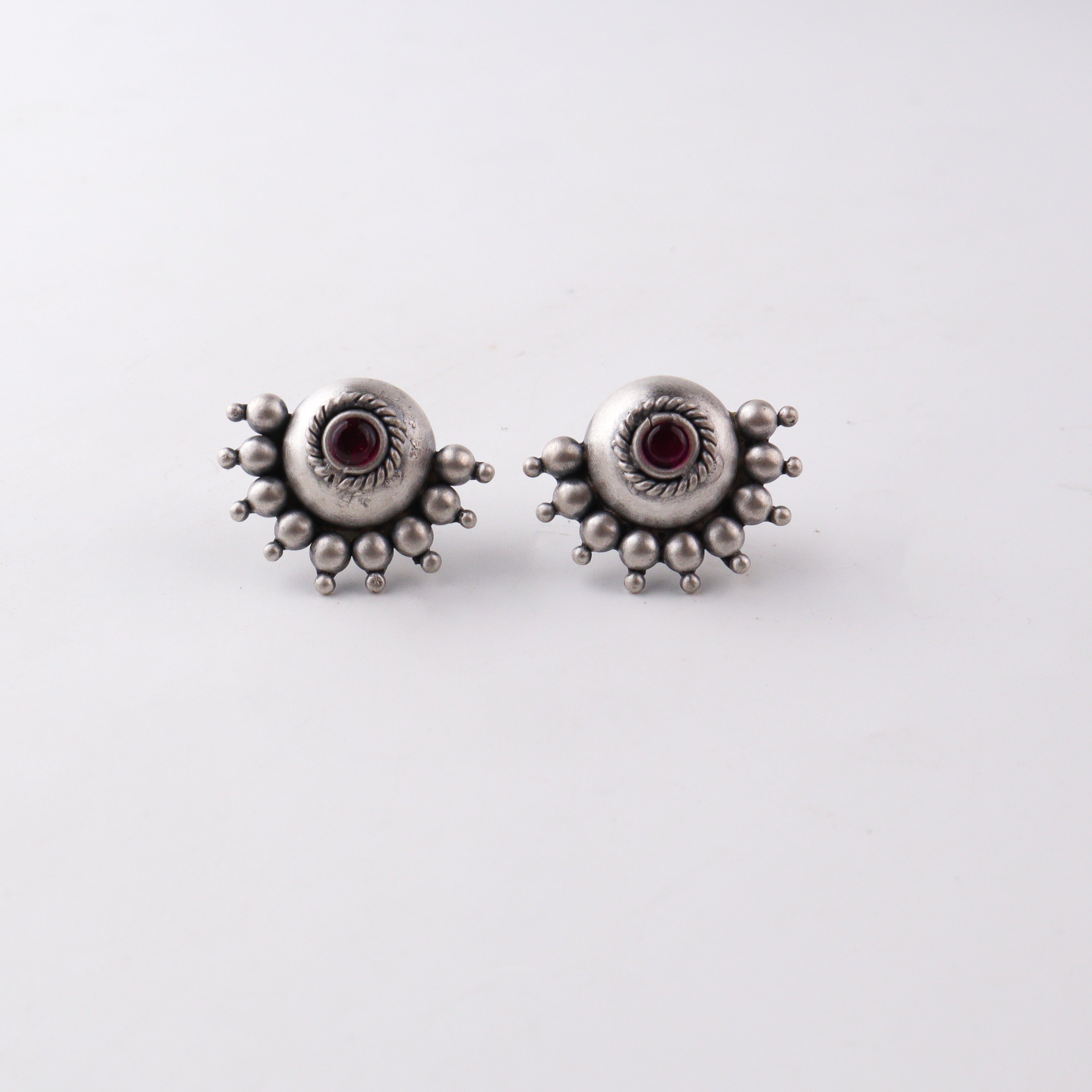 Silver Oxidized Dome Earring with kempu stone