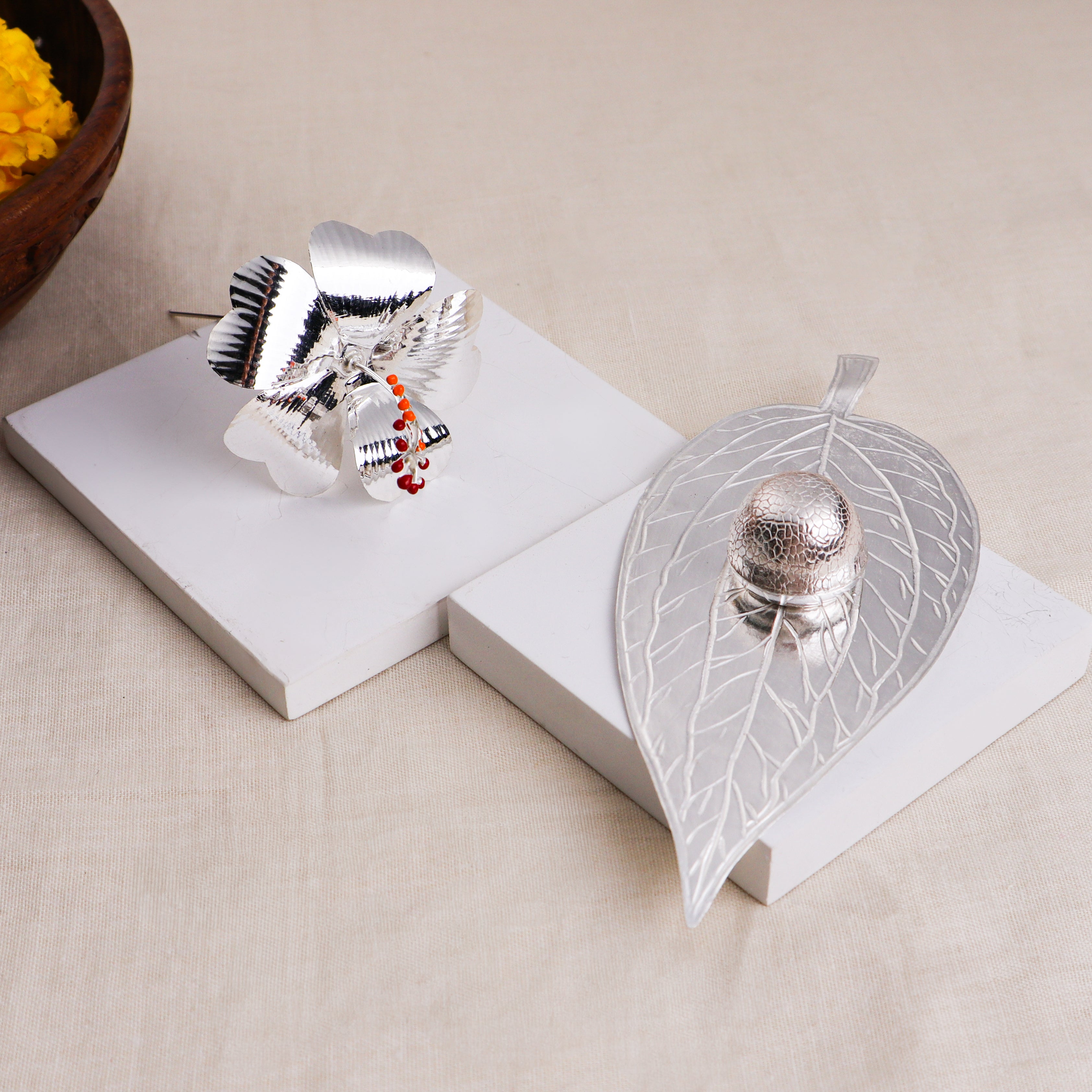 Silver Gift Set : Big Paan Supari and Jaswand Flower