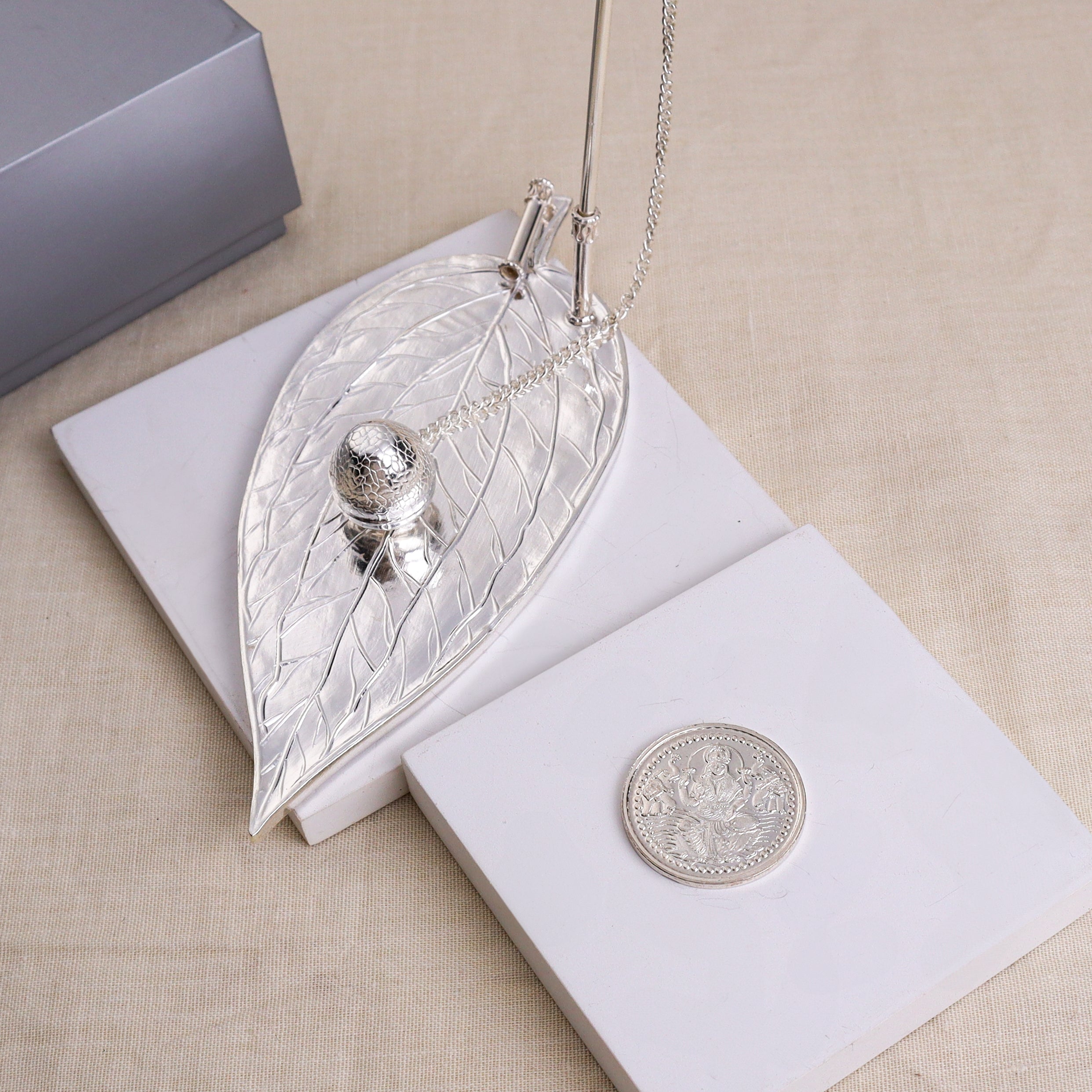 Silver Gift Set : Vida Patra and Aadyaa Coin