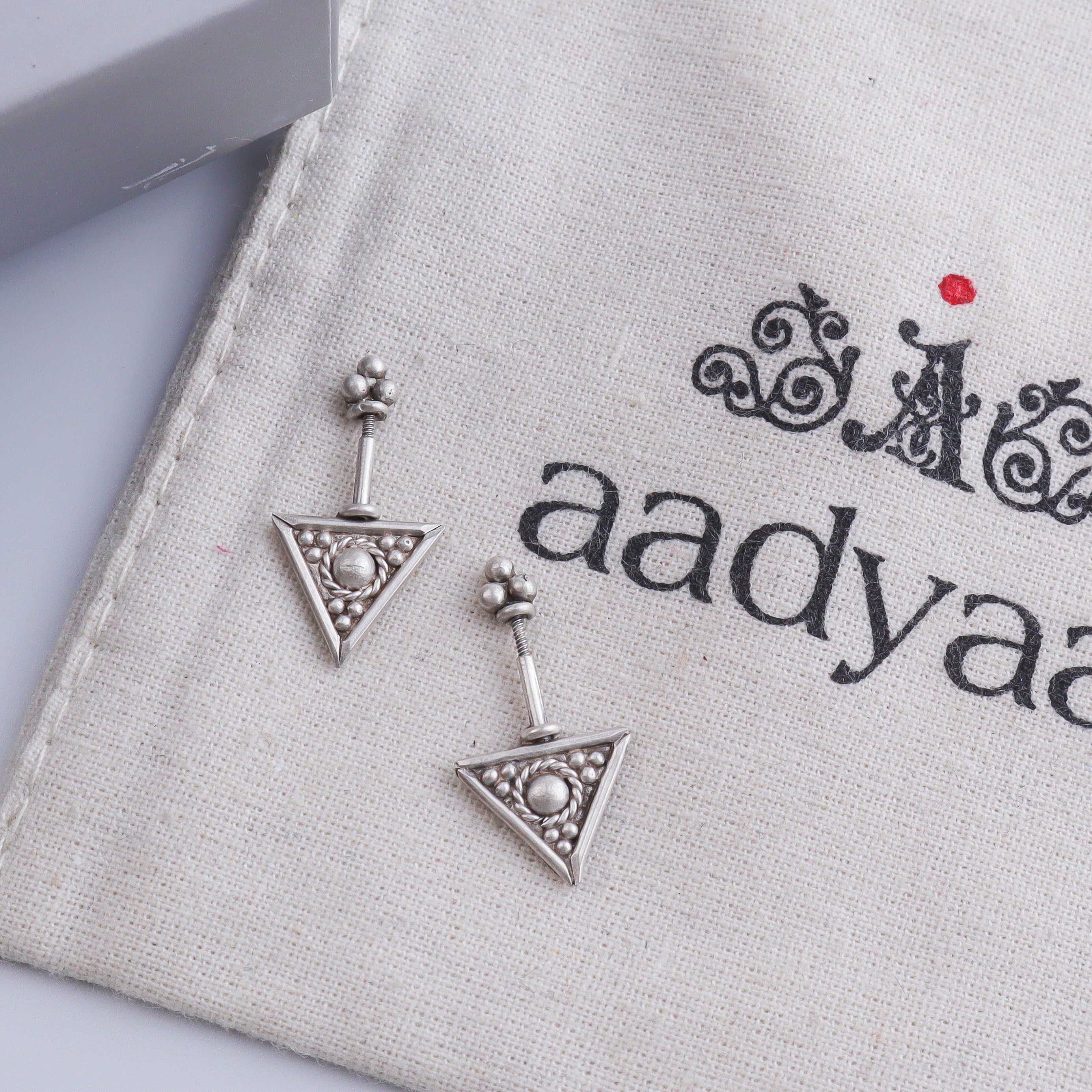 Triangle Bugadi (Pierced)