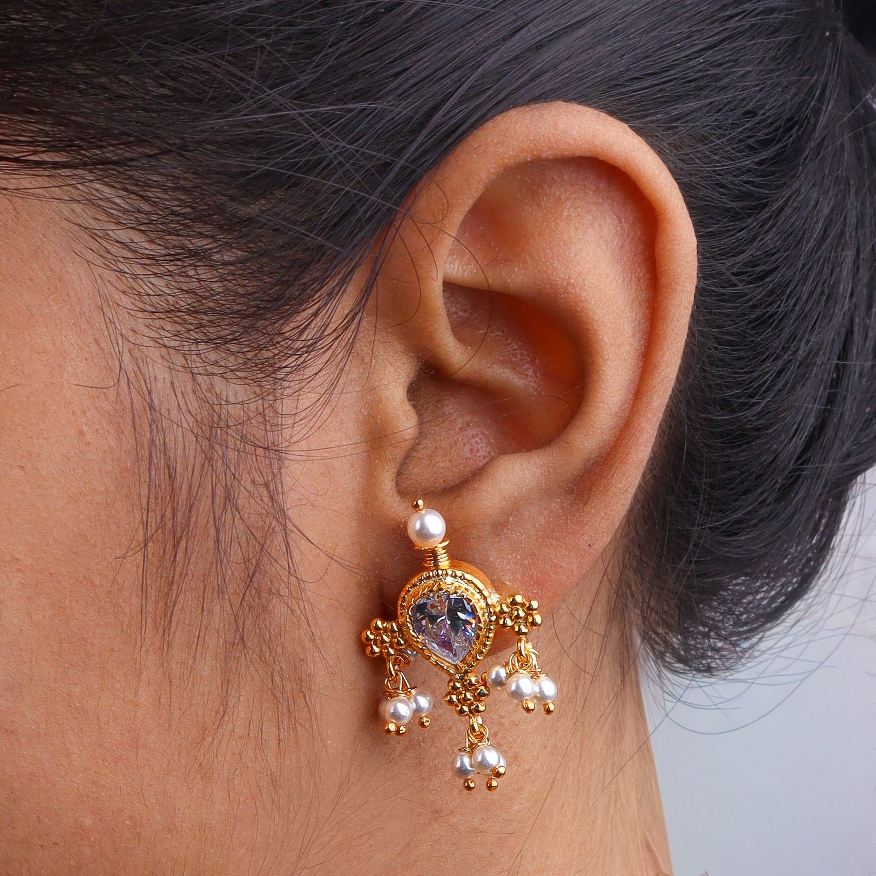Gold and pearl earring with heart-shaped gemstone