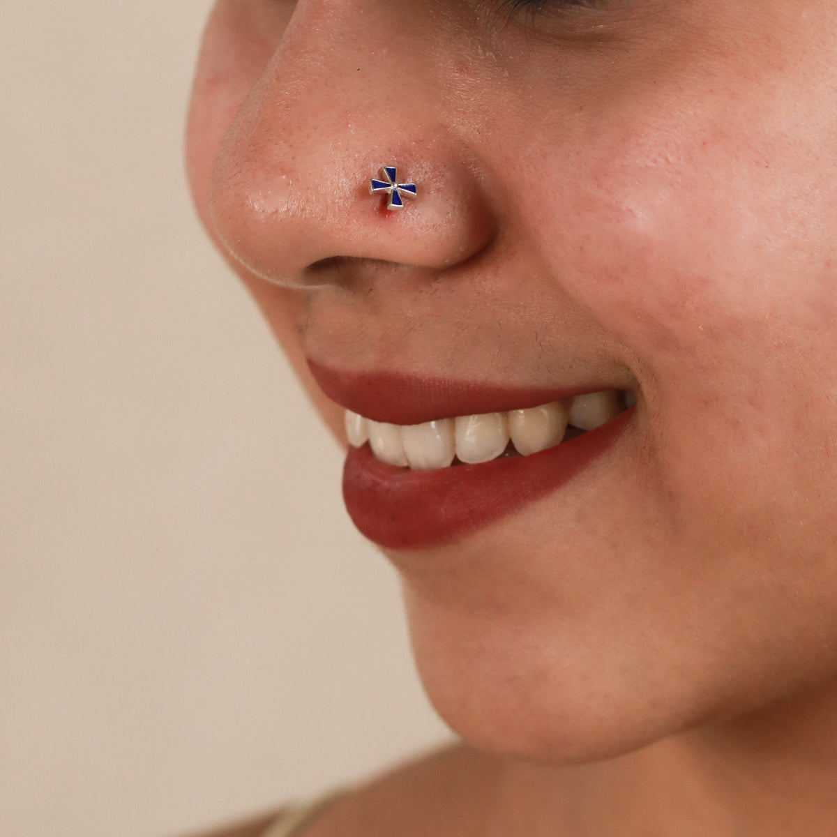 Pinwheel Nose pin ( Pierced ) - Black