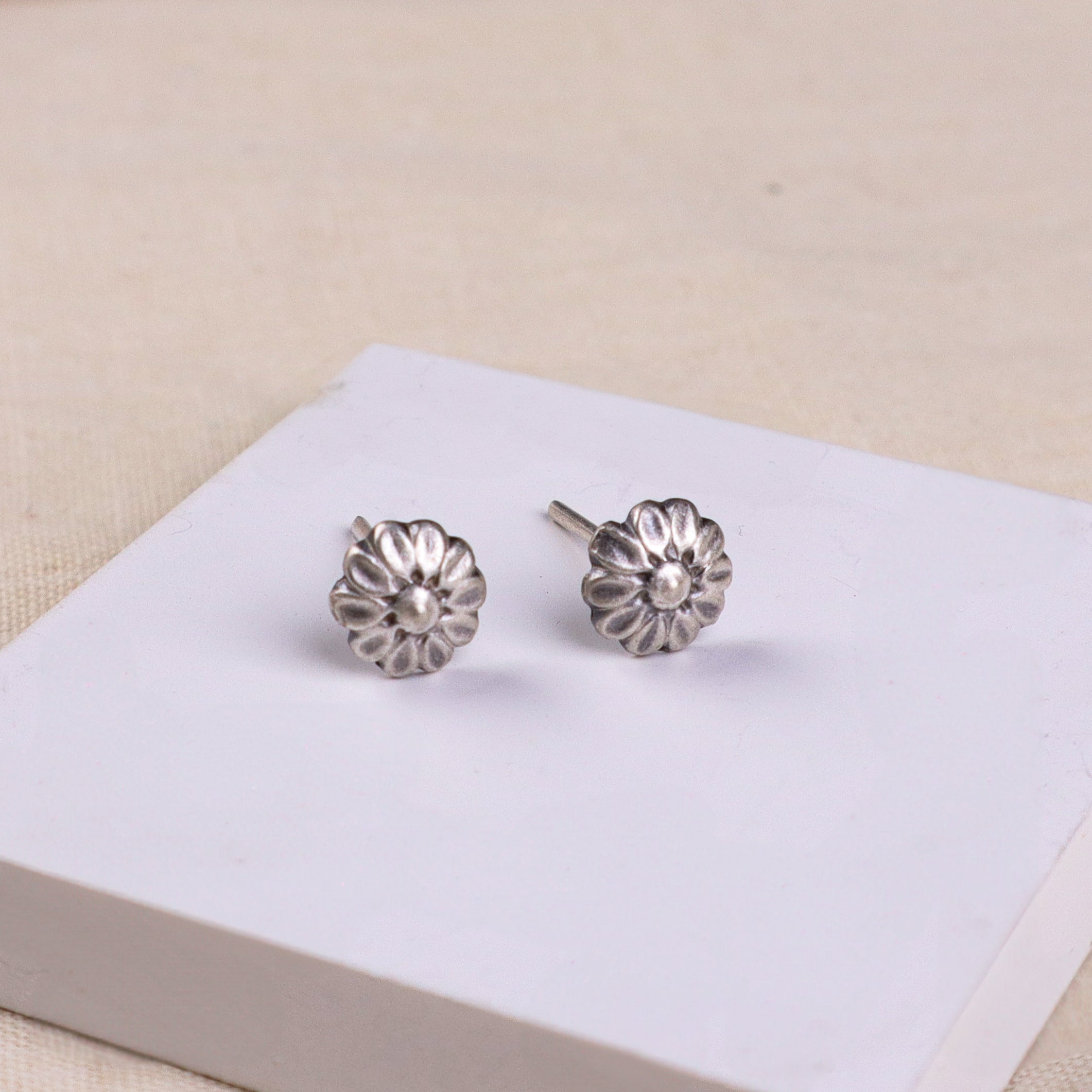 Silver Leafy Crown Stud