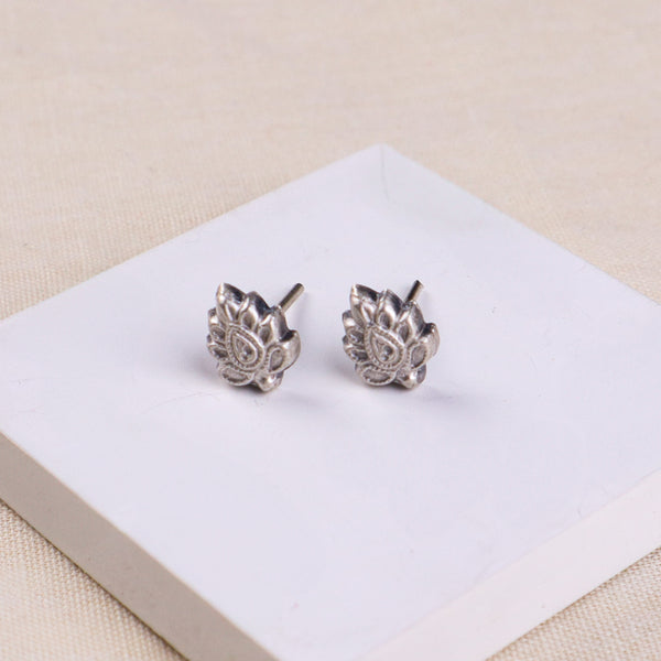 Silver earrings with intricate leaf design