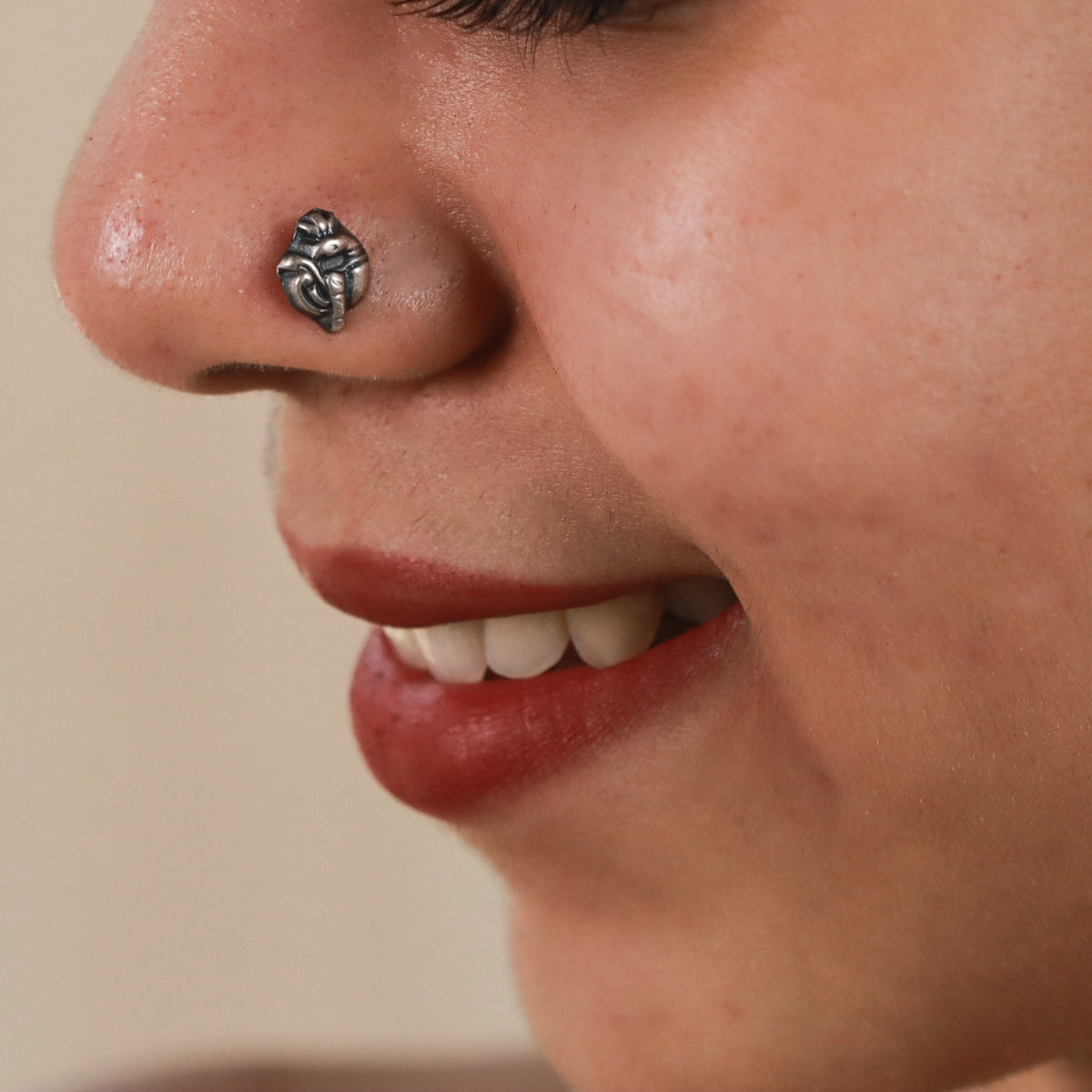 Aakaar Peacock Nose pin: Small  (Pierced)