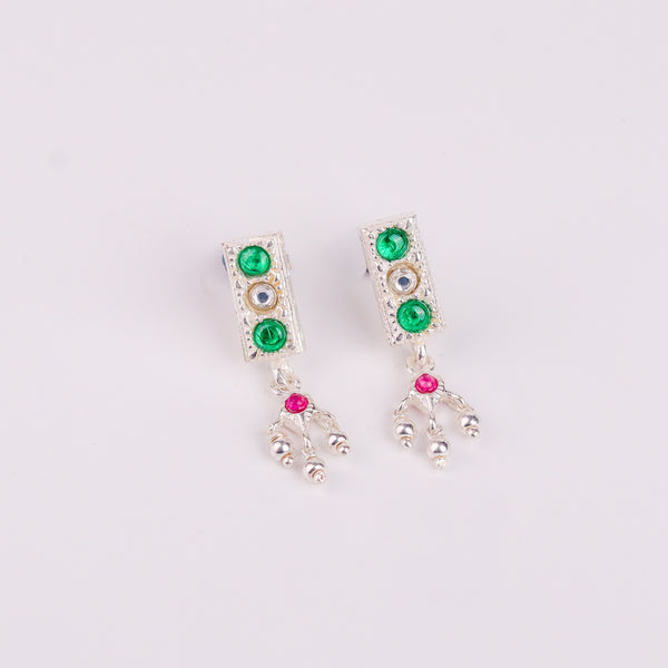 Woman styling Silver Green Stone and Pearls Chinchapeti Set
