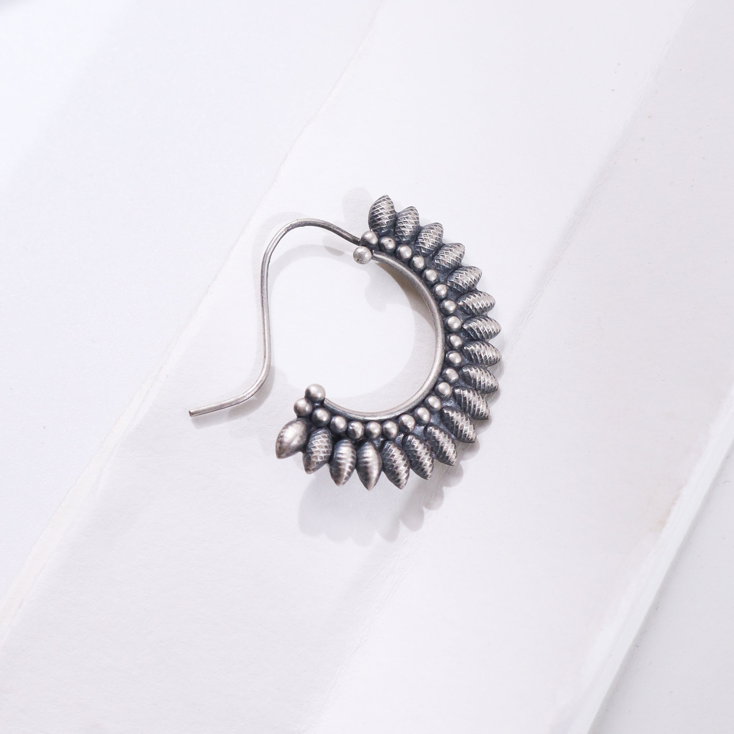 Silver floral Nath with filigree petals