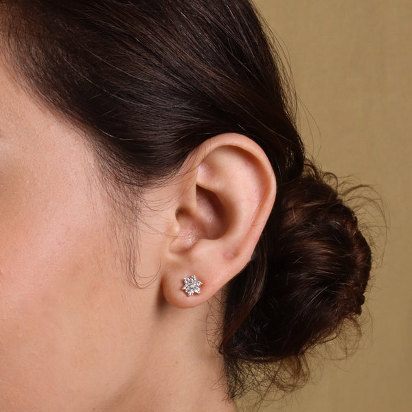 Elegant silver flower earring