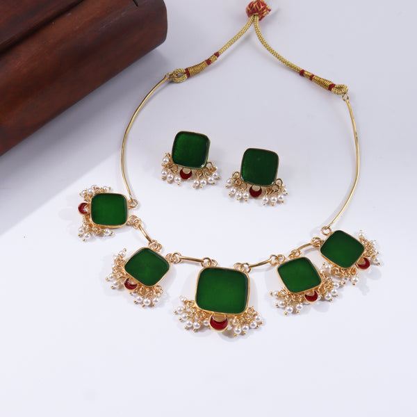 Gold-plated jewelry set with green stones and pearl accents