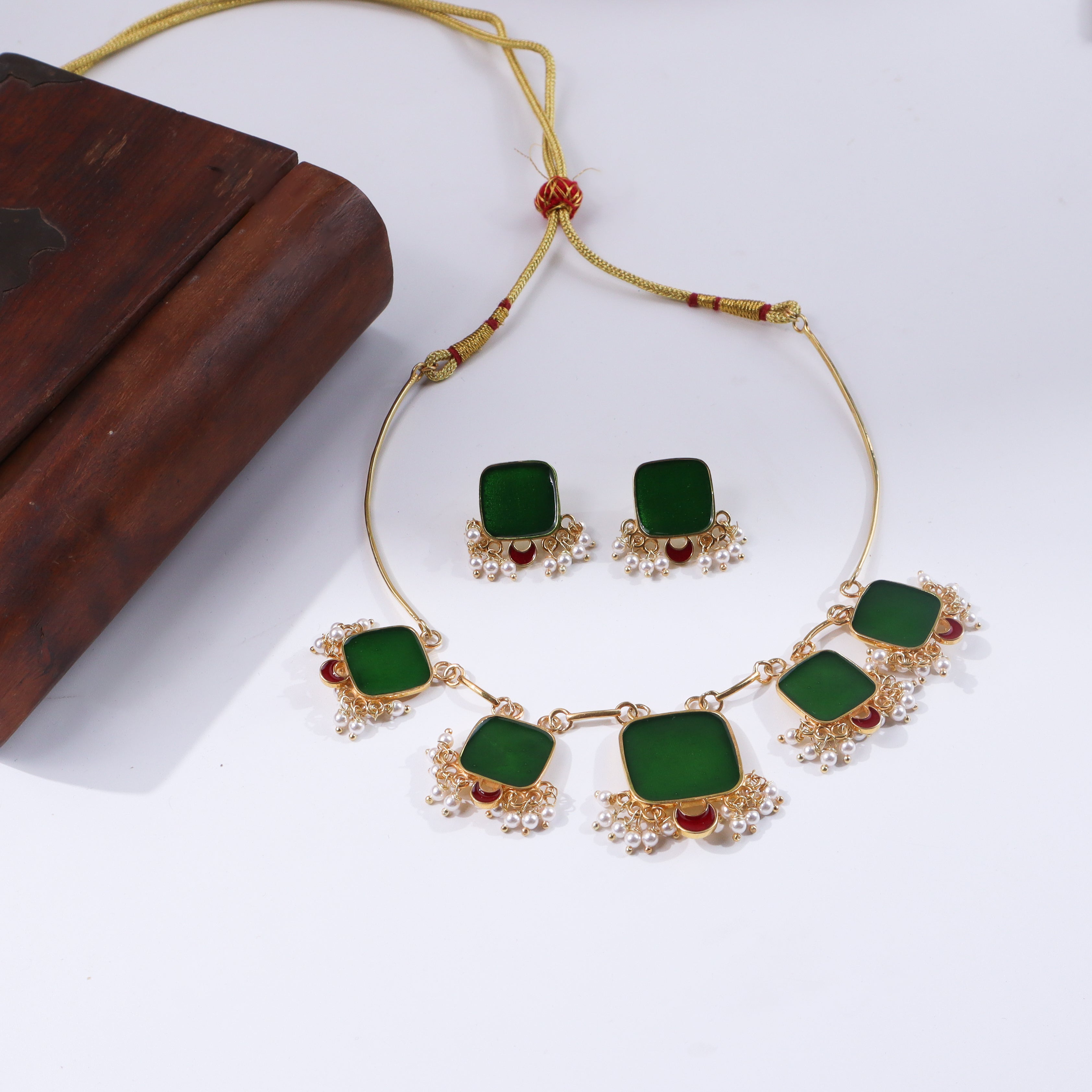 Gold-plated jewelry set with green stones and pearl accents