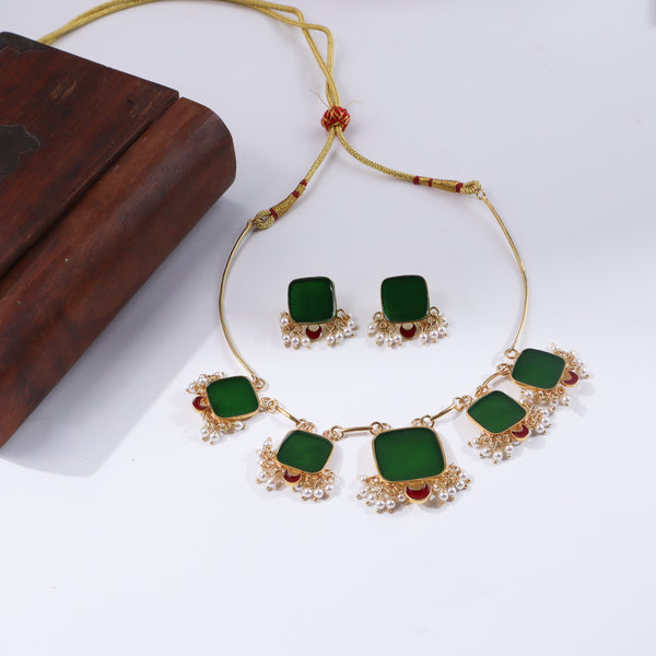 Gold-plated jewelry set with green stones and pearl accents