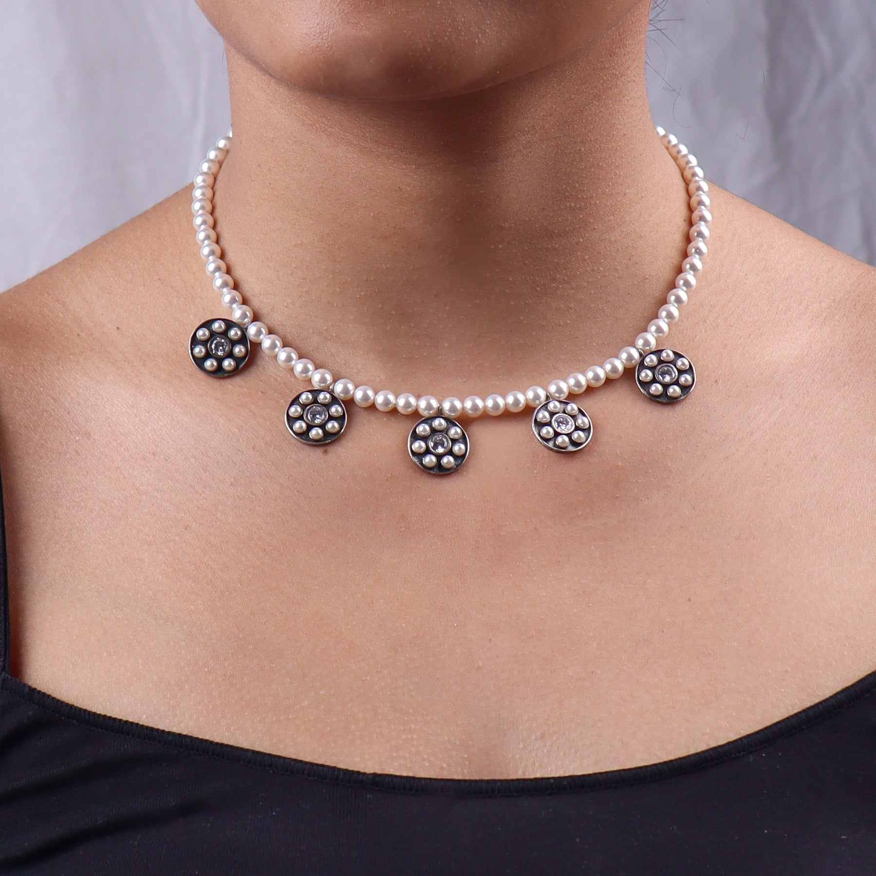 Kundan Motif Necklace with Pearls